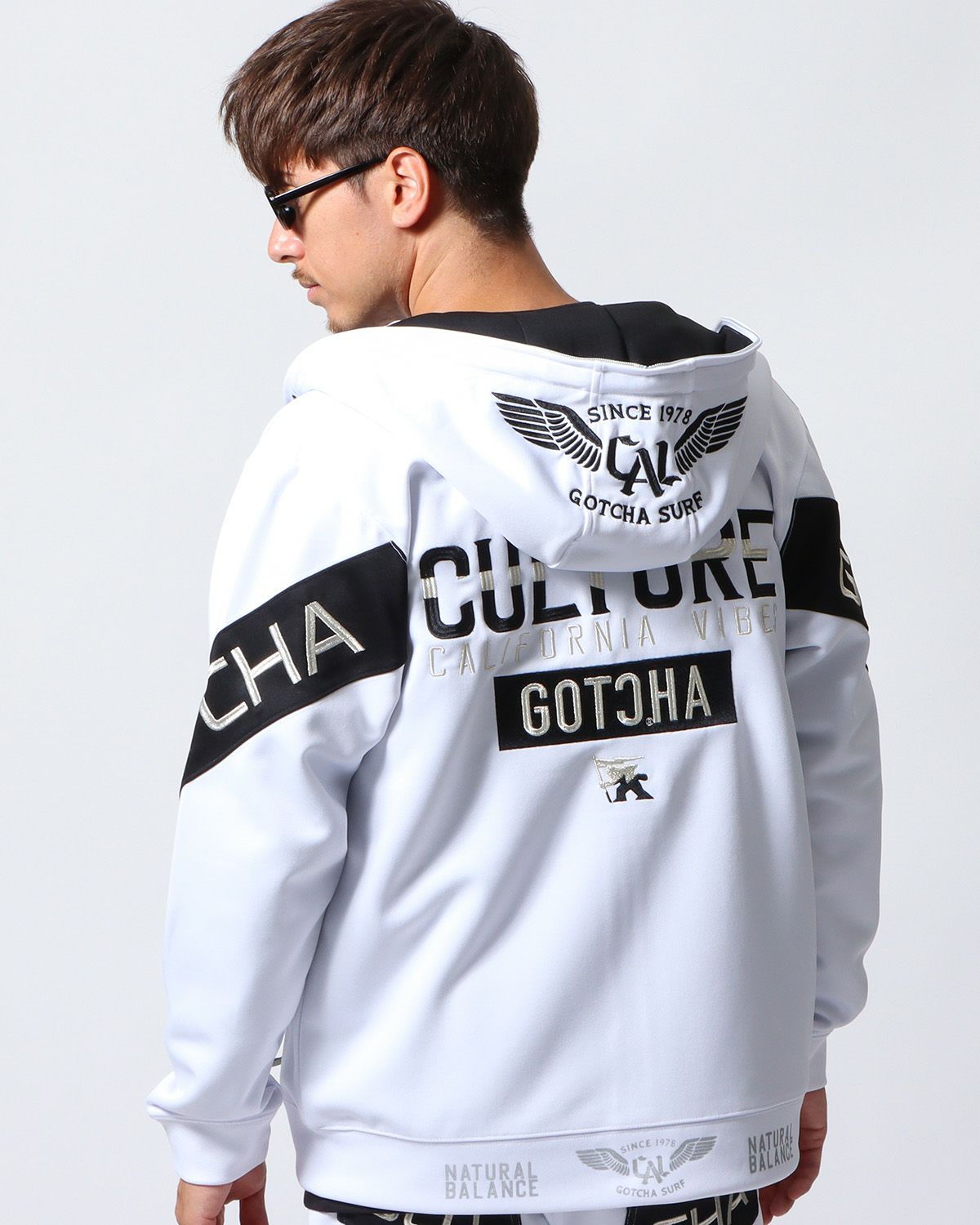 ホワイト：180cm/70kg(Lサイズ着用)