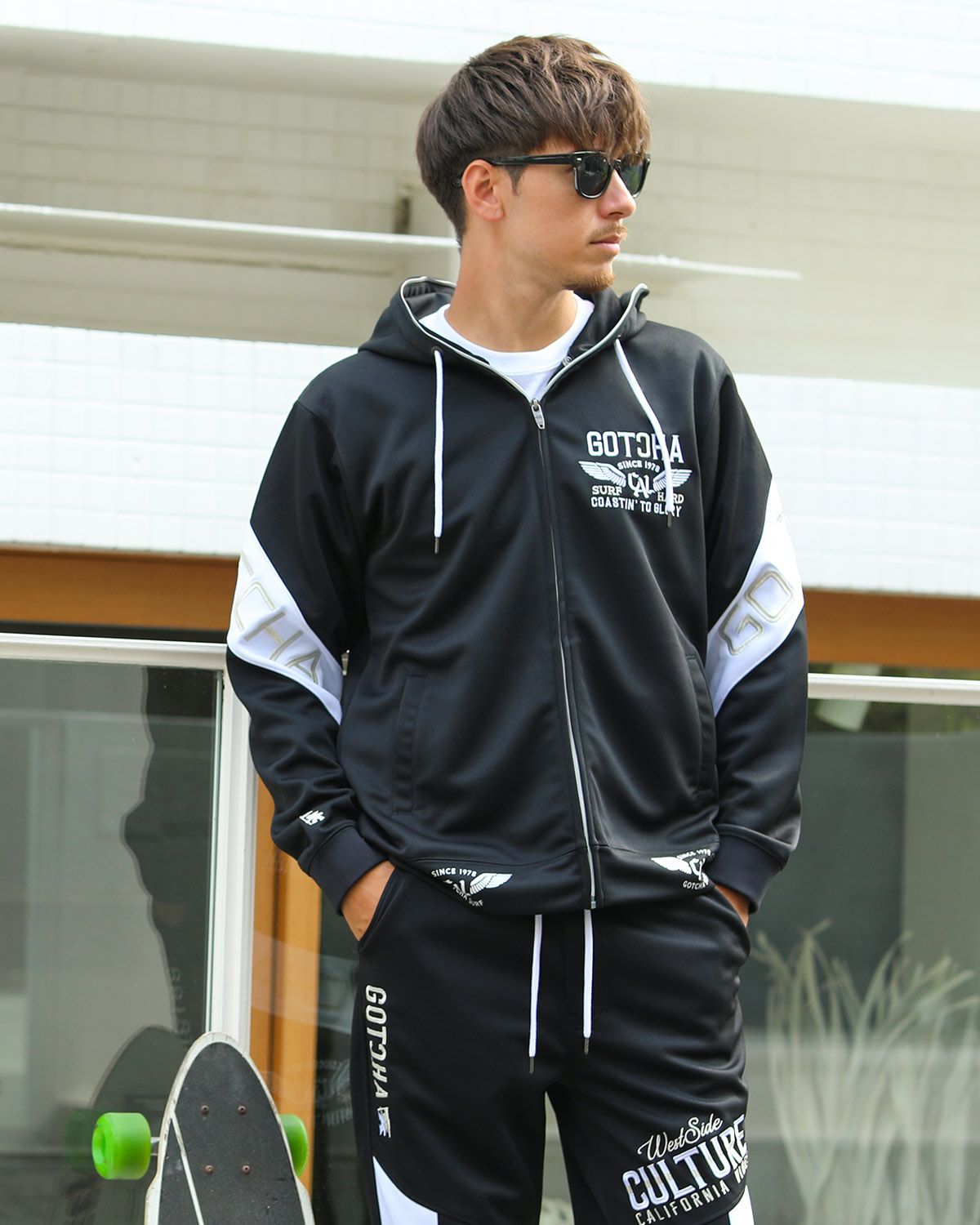 ブラック：180cm/70kg(Lサイズ着用)