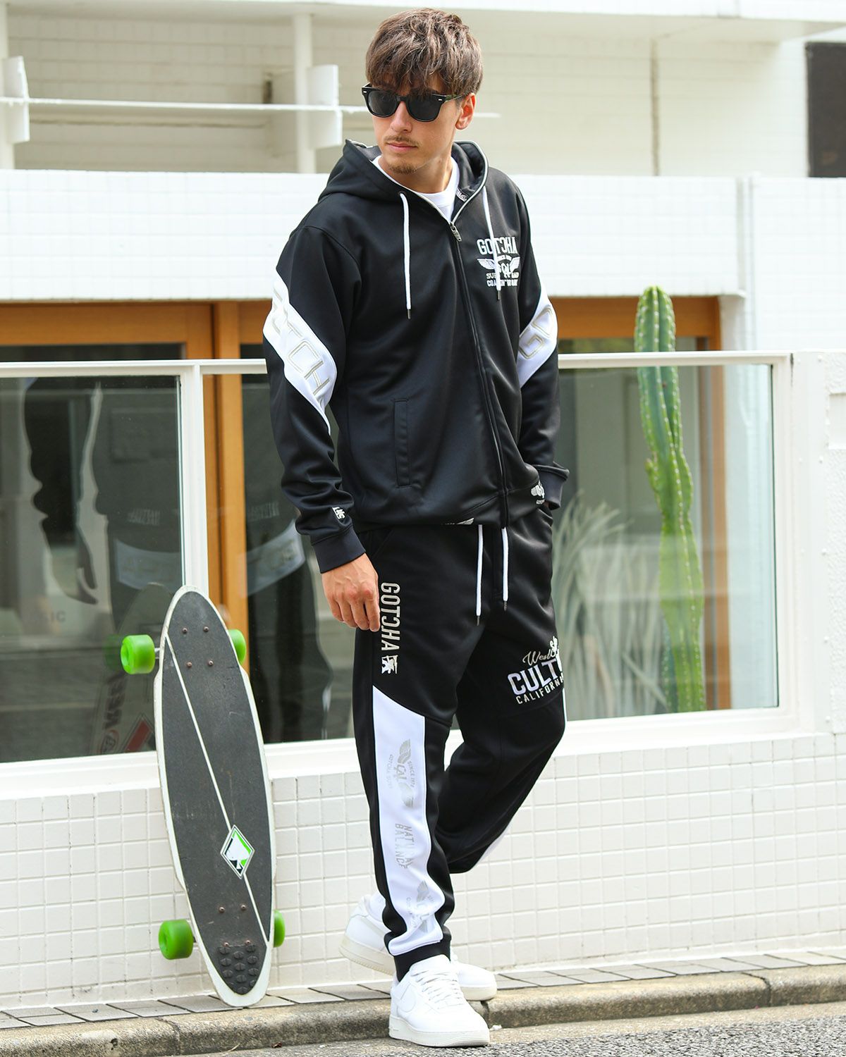 ブラック：180cm/70kg(Lサイズ着用)