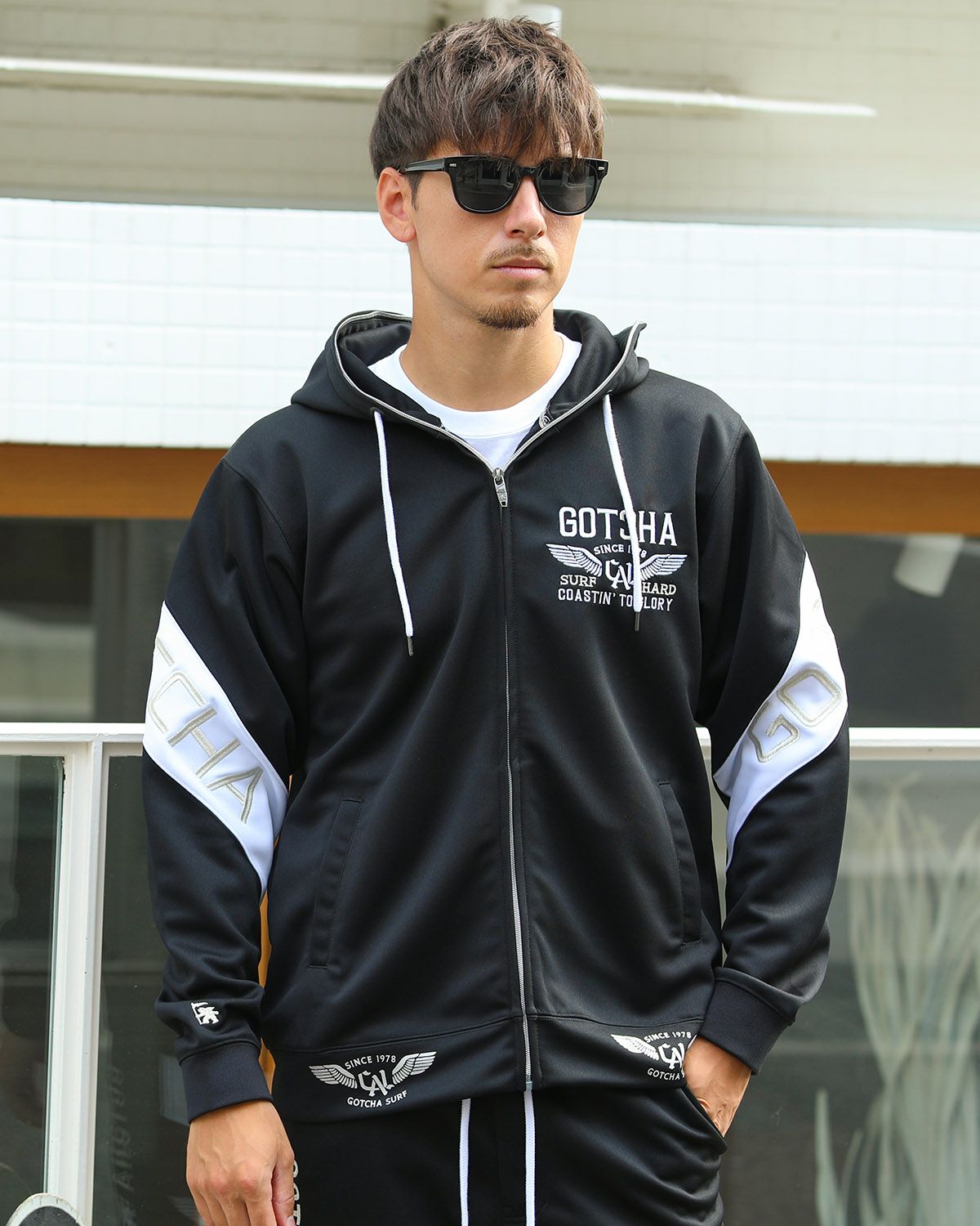 ブラック：180cm/70kg(Lサイズ着用)