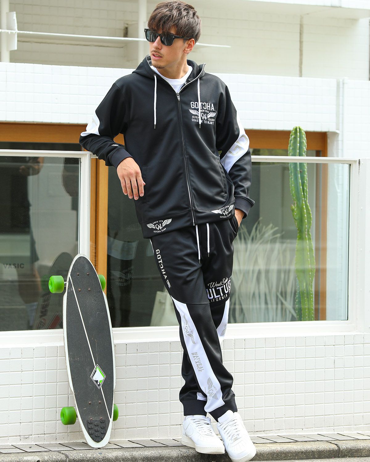 ブラック：180cm/70kg(Lサイズ着用)