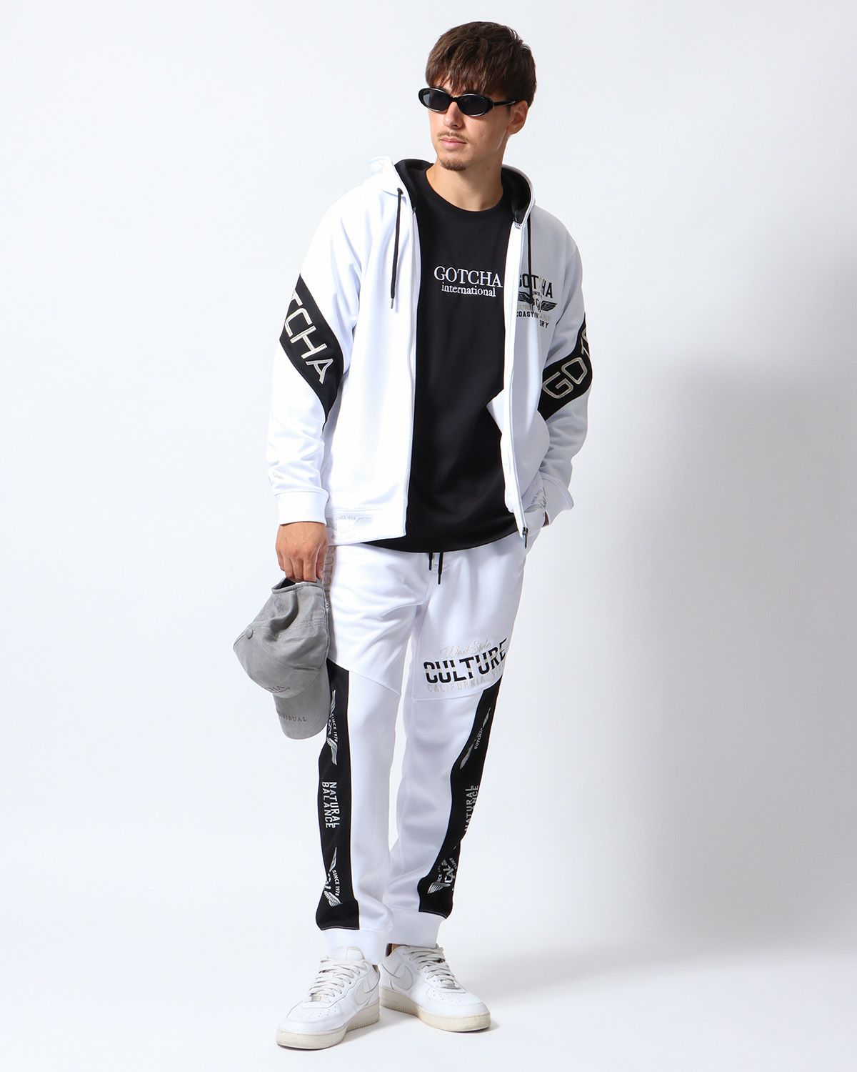 ホワイト：180cm/70kg(Lサイズ着用)