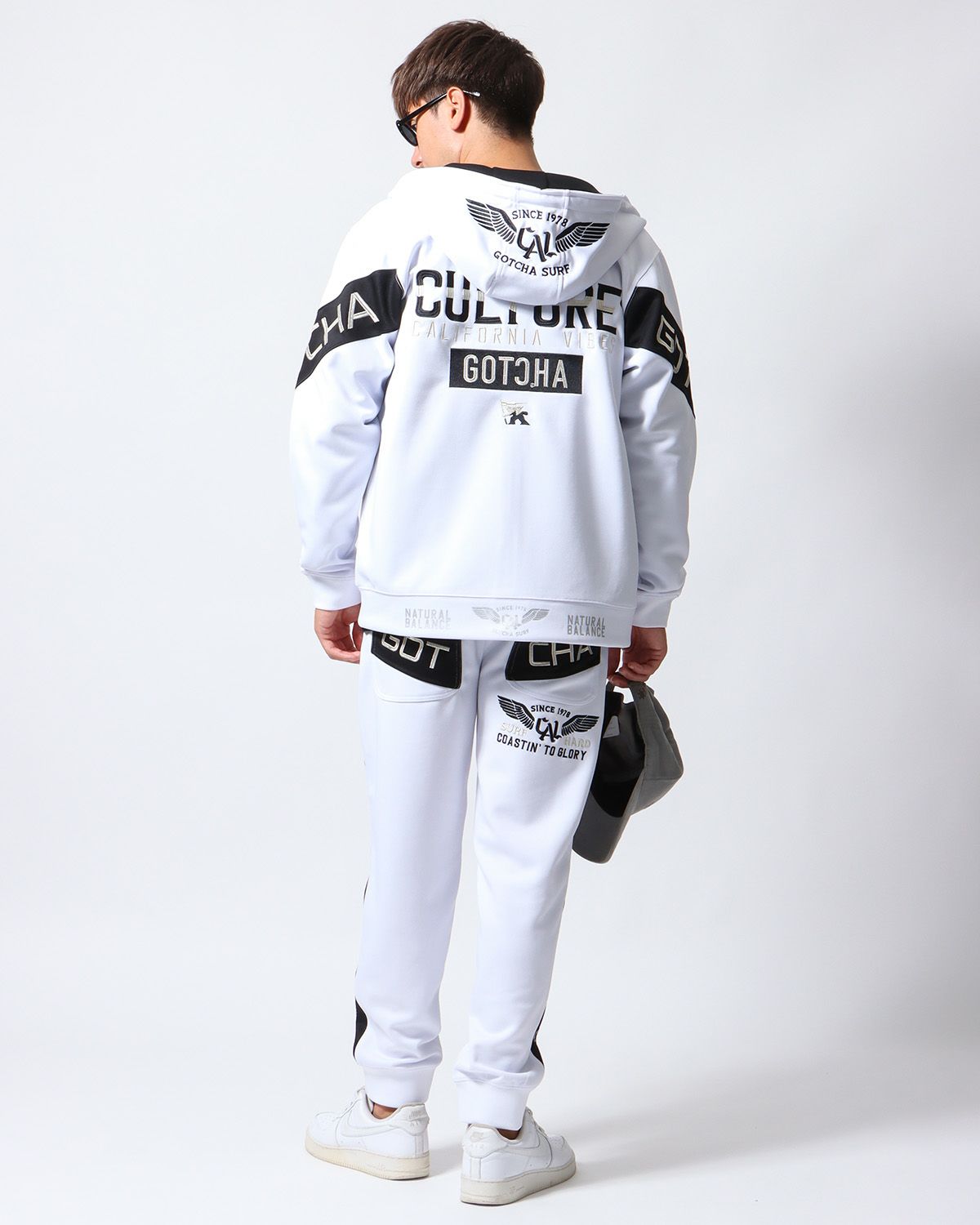 ホワイト：180cm/70kg(Lサイズ着用)