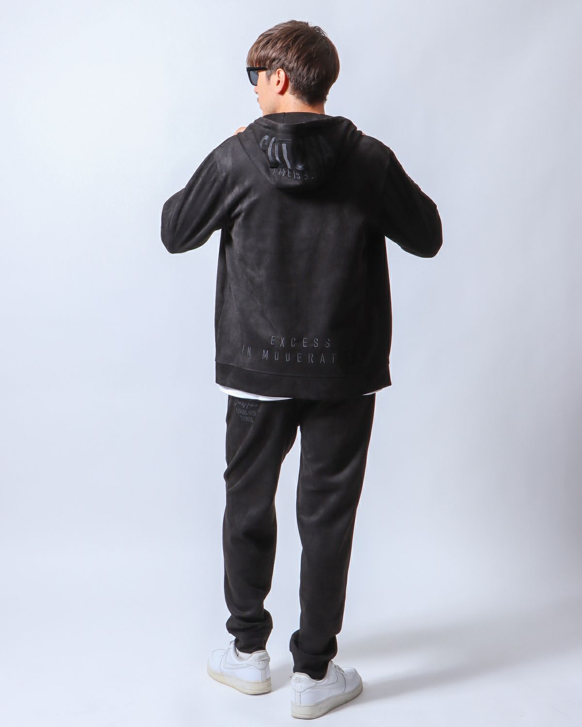 ブラック：180cm/70kg(Lサイズ着用)