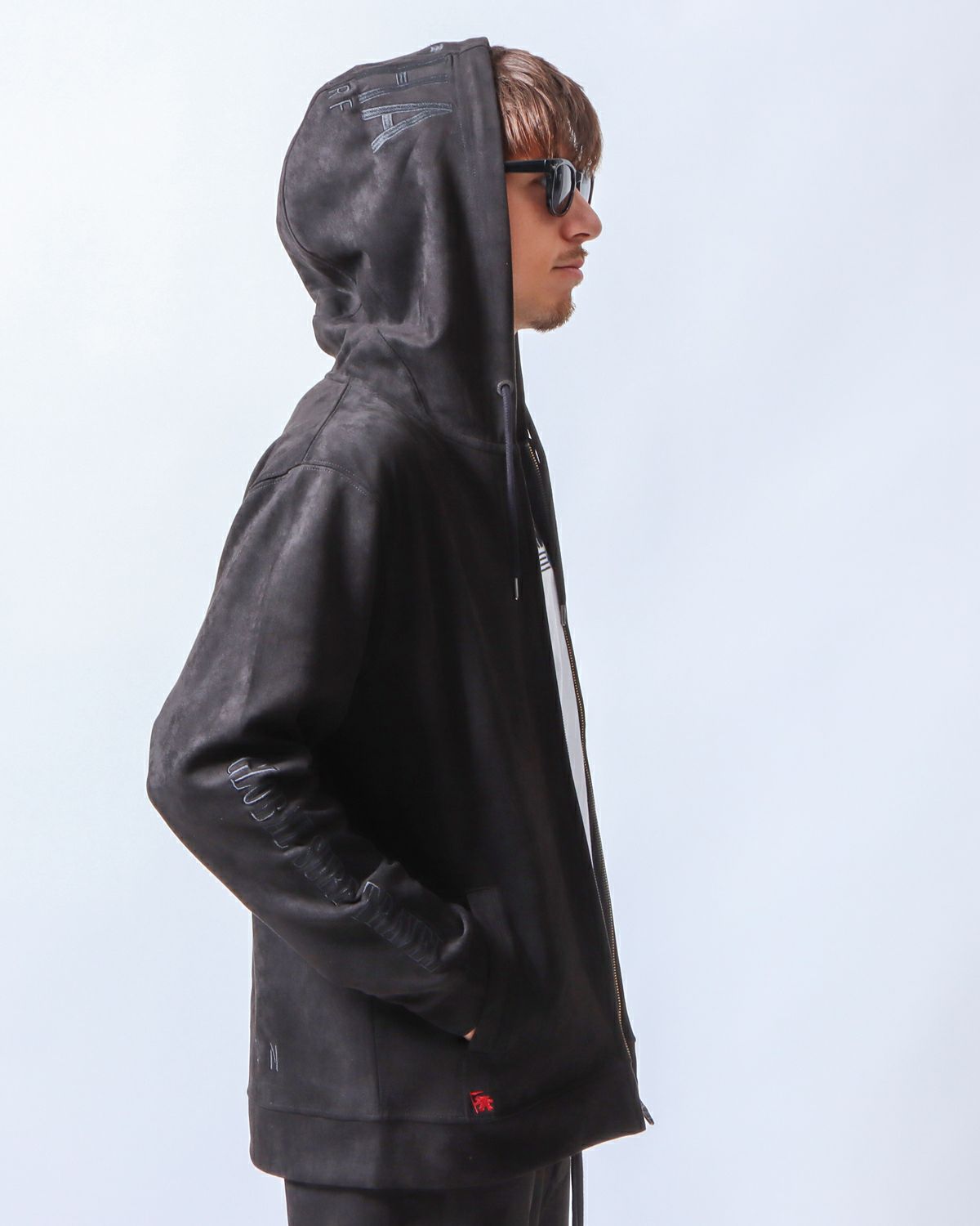 ブラック：180cm/70kg(Lサイズ着用)