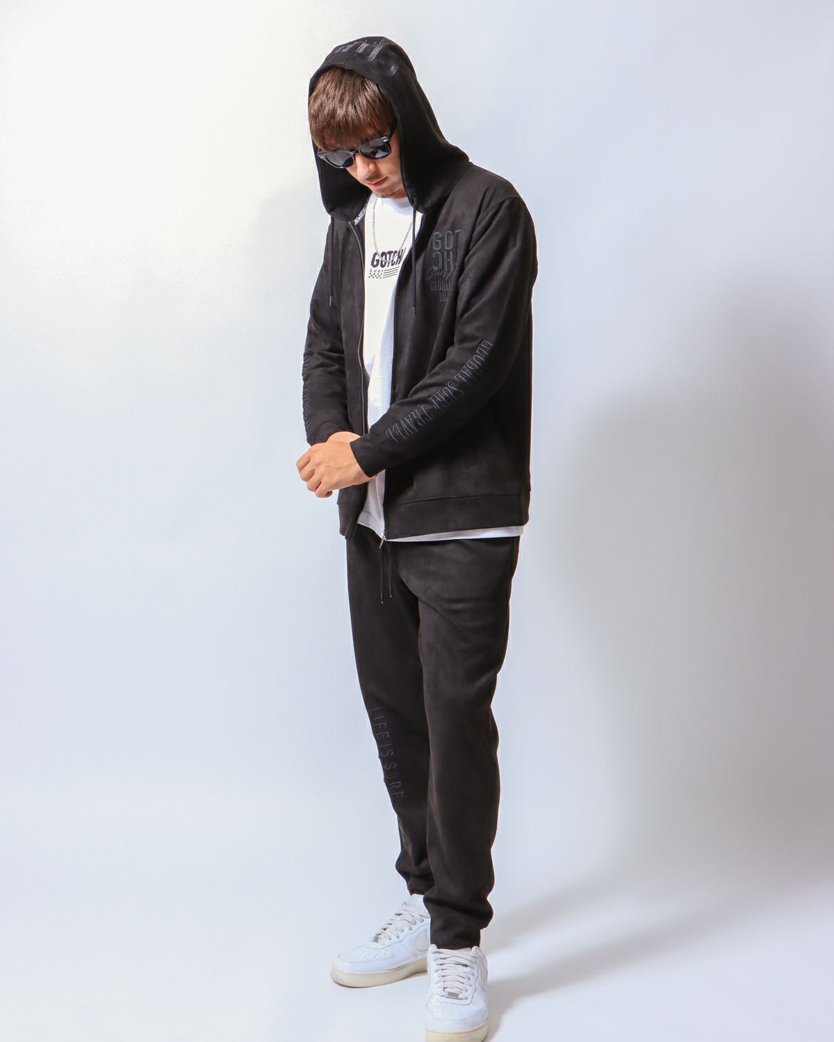 ブラック：180cm/70kg(Lサイズ着用)