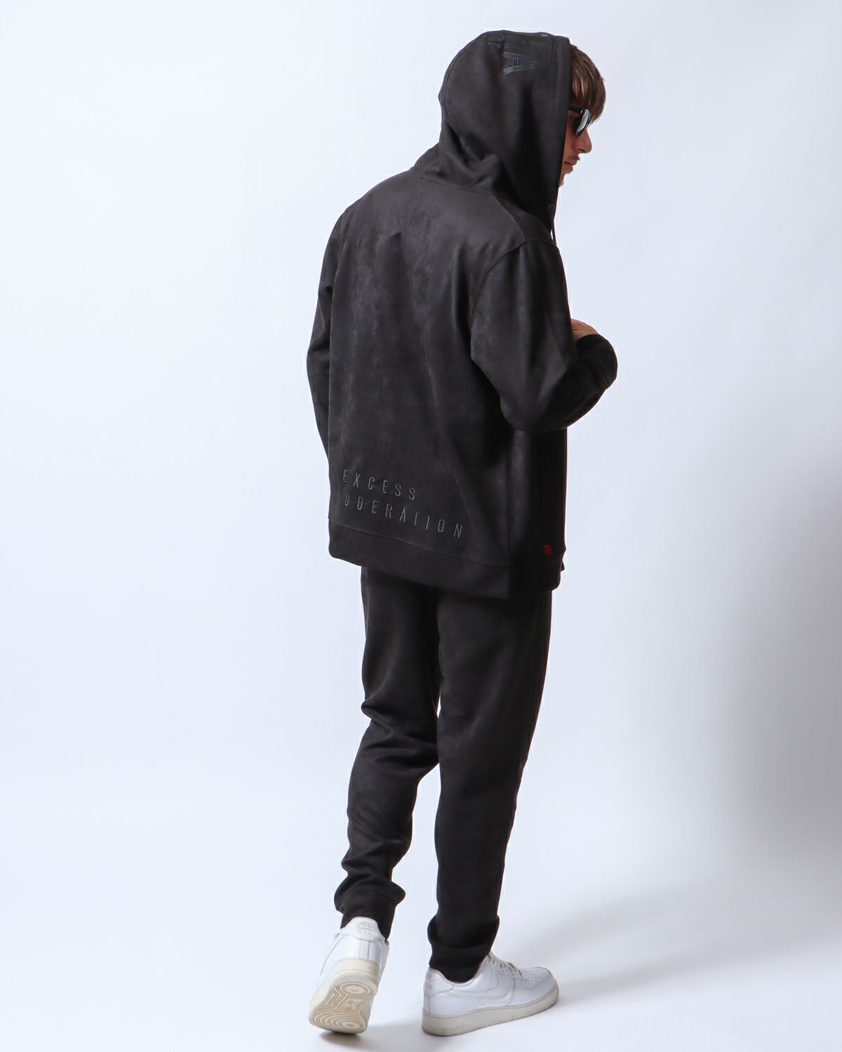 ブラック：180cm/70kg(Lサイズ着用)