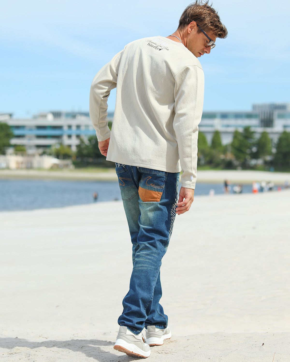 ベージュ：183cm/70kg(Lサイズ着用)