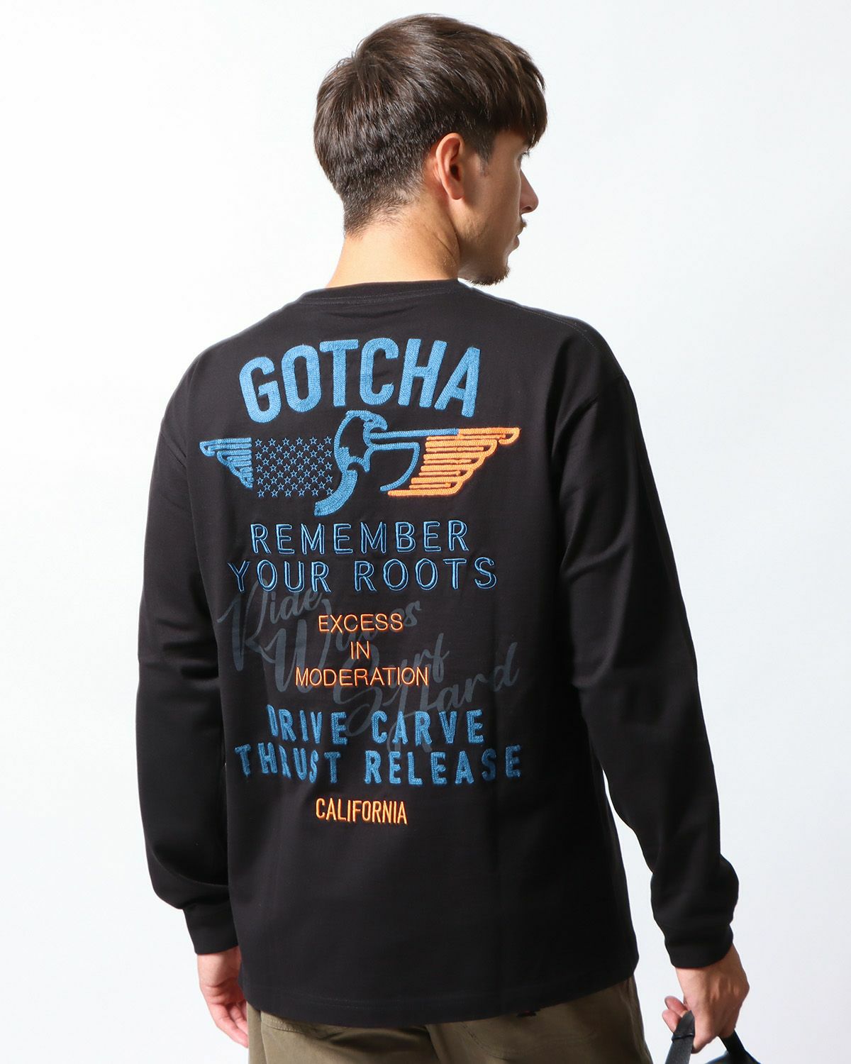 ブラック：180cm/70kg(Lサイズ着用)