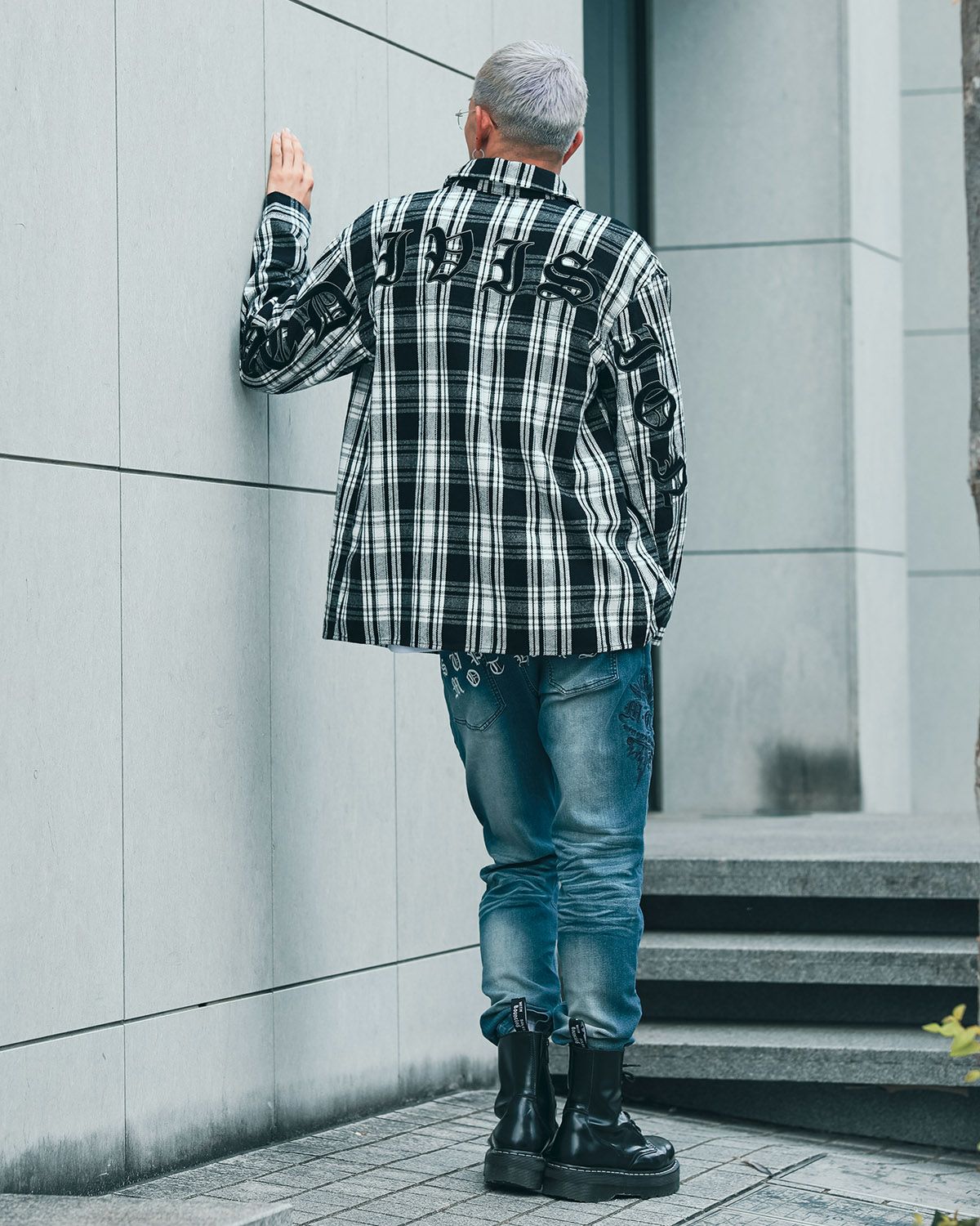 ホワイト:183cm(Lサイズ着用)