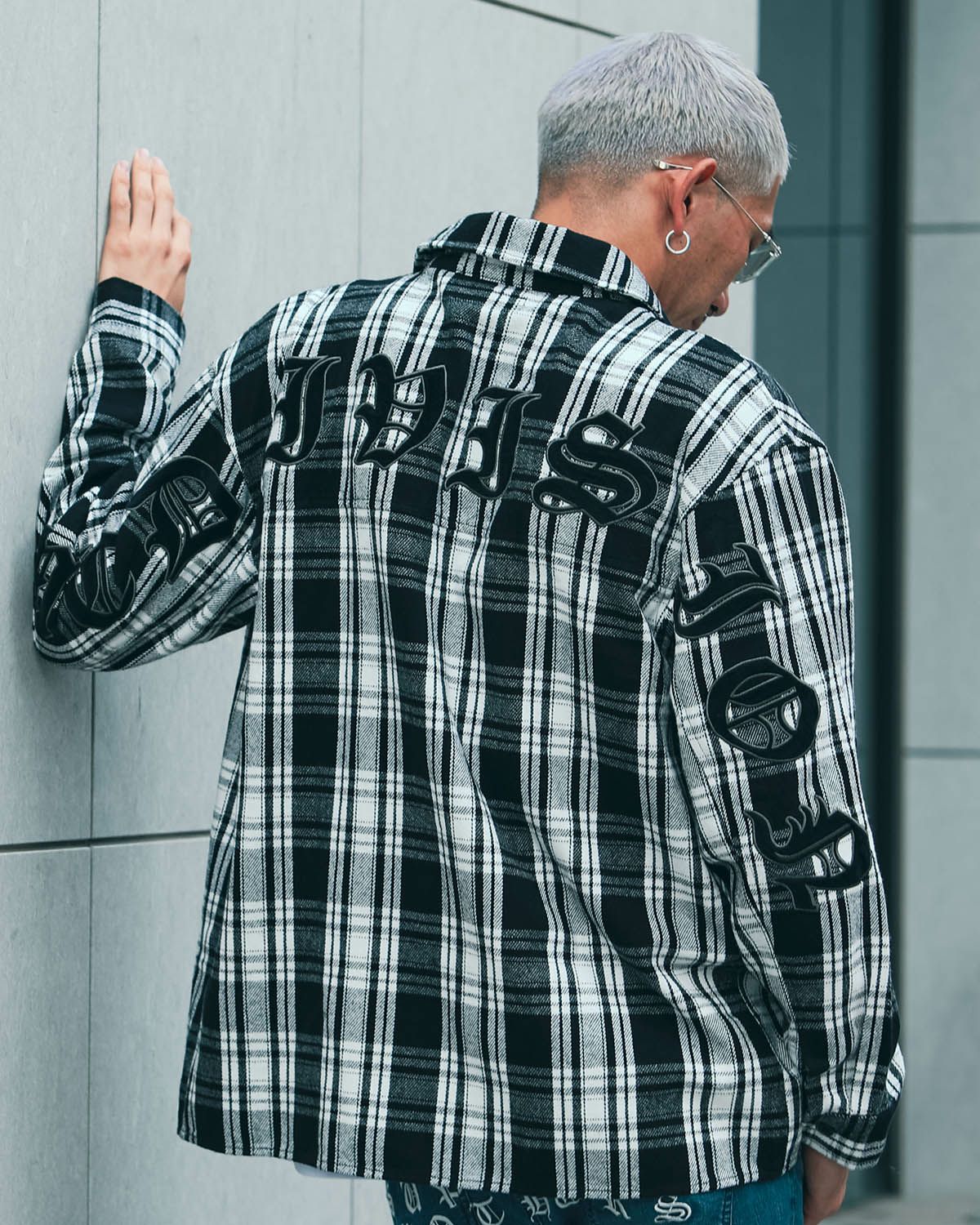 ホワイト:183cm(Lサイズ着用)