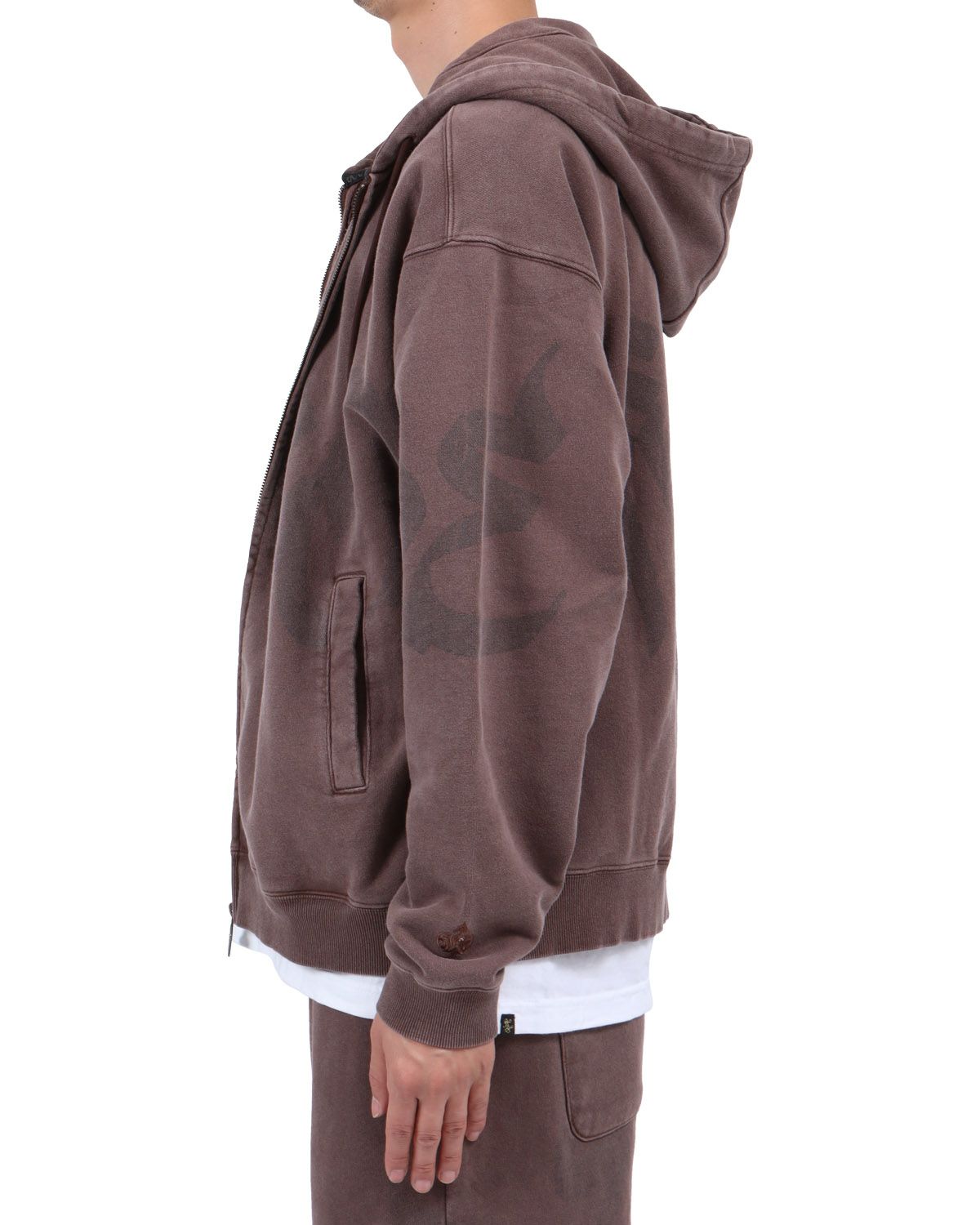 ブラウン：174cm62kg(Lサイズ着用)