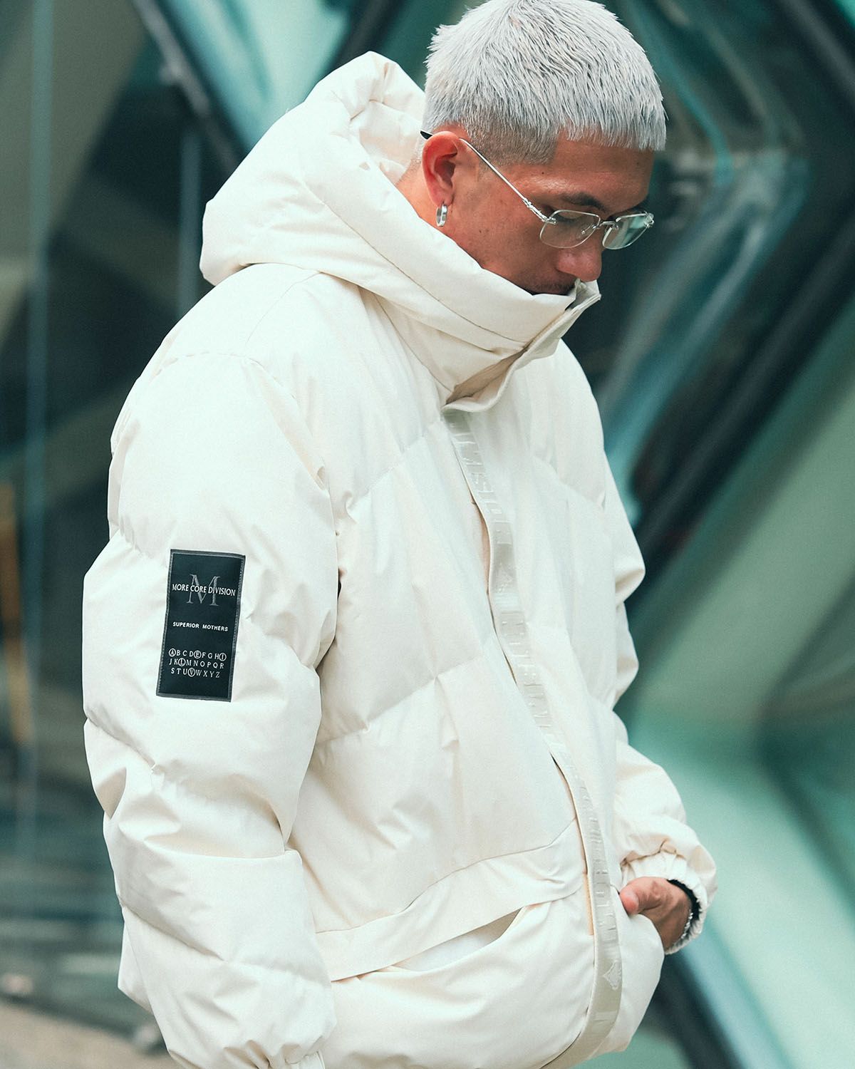 オフホワイト:183cm(XLサイズ着用)