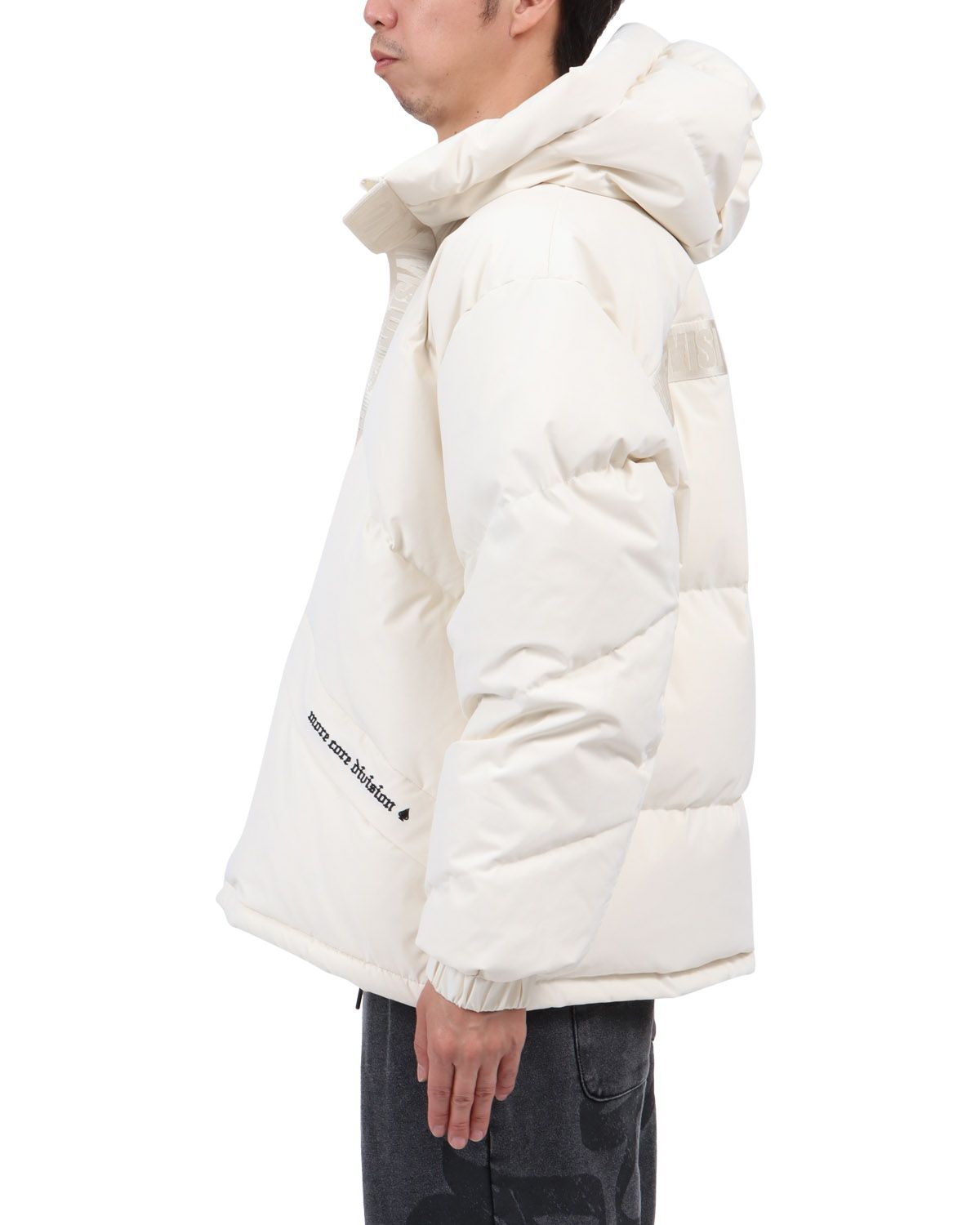 オフホワイト：174cm62kg(Lサイズ着用)