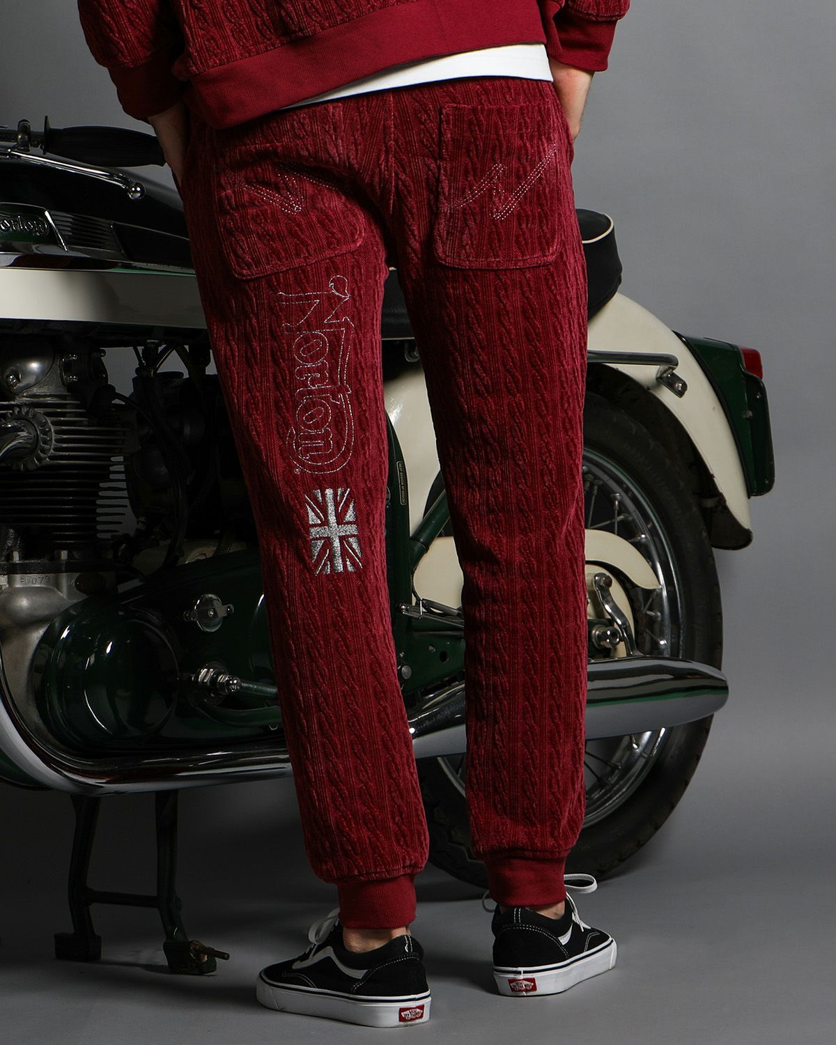 バーガンディ：186cm(Lサイズ着用)