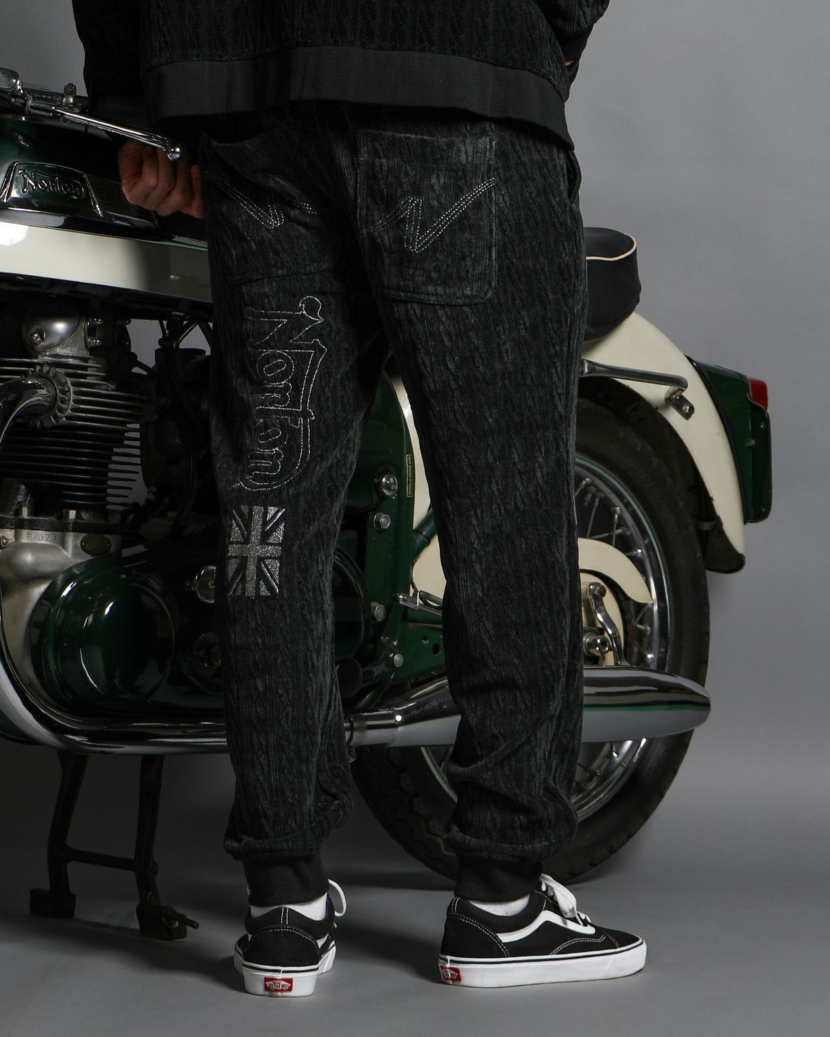 ブラック：186cm(Lサイズ着用)