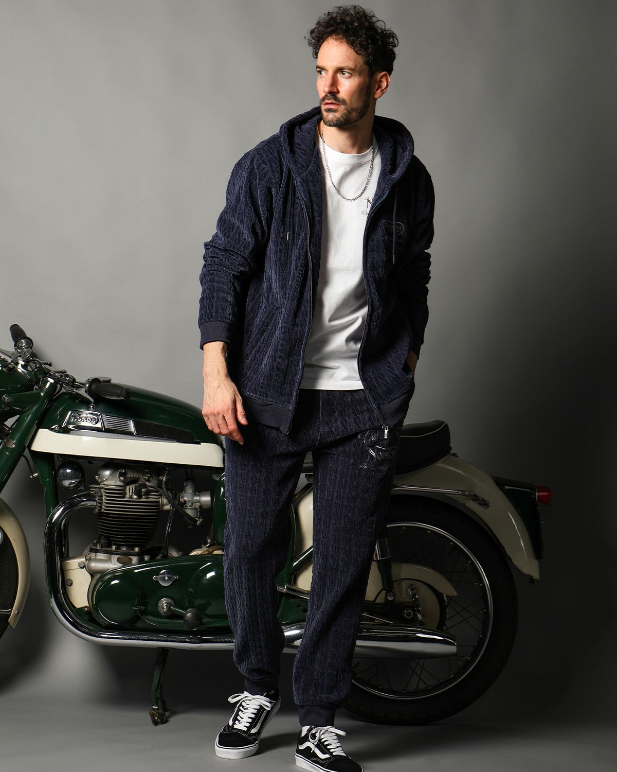 ネイビー：186cm(Lサイズ着用)