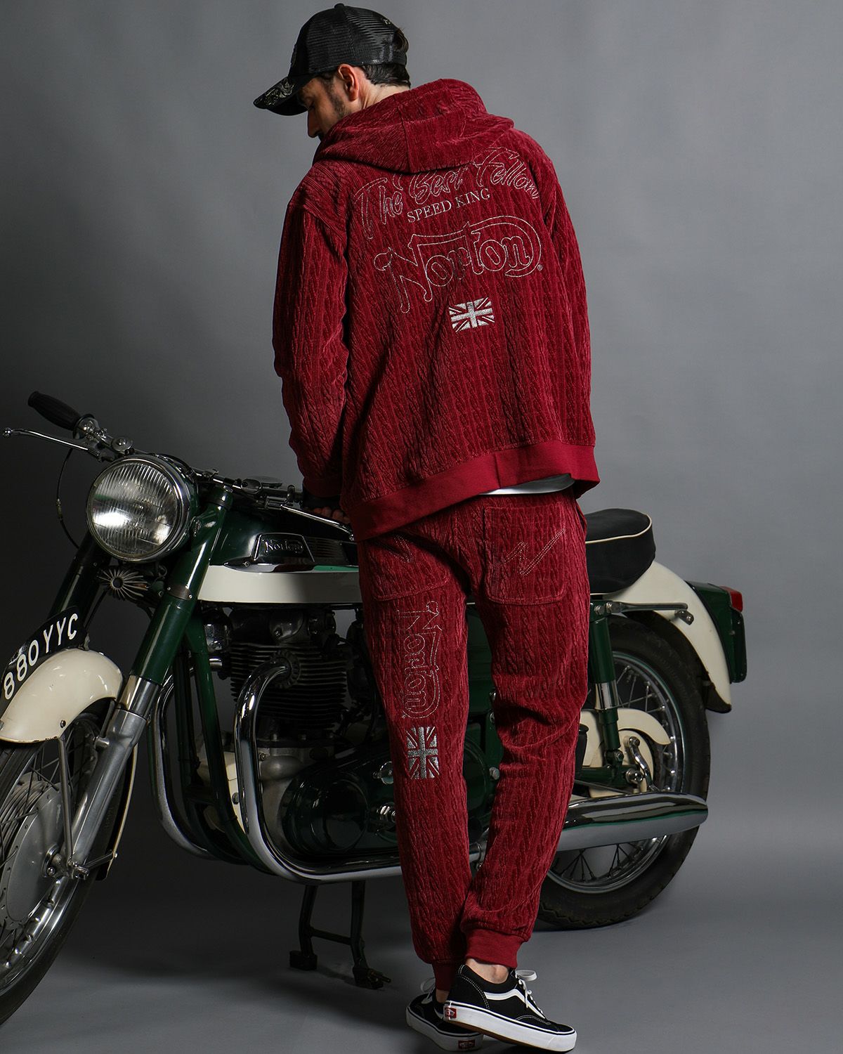 バーガンディ：186cm(Lサイズ着用)