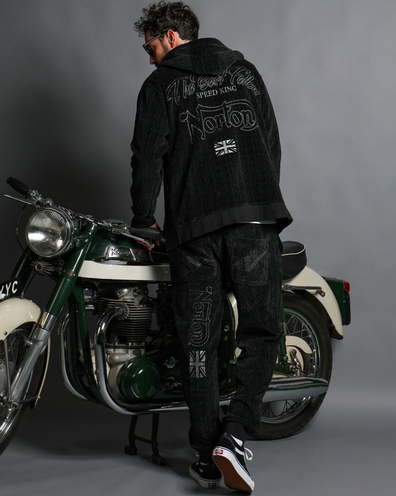 ブラック：186cm(Lサイズ着用)