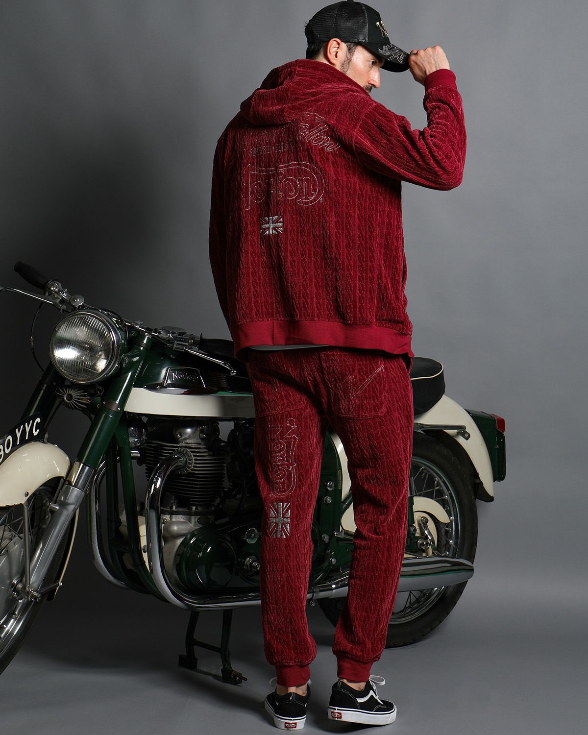 バーガンディ：186cm(Lサイズ着用)