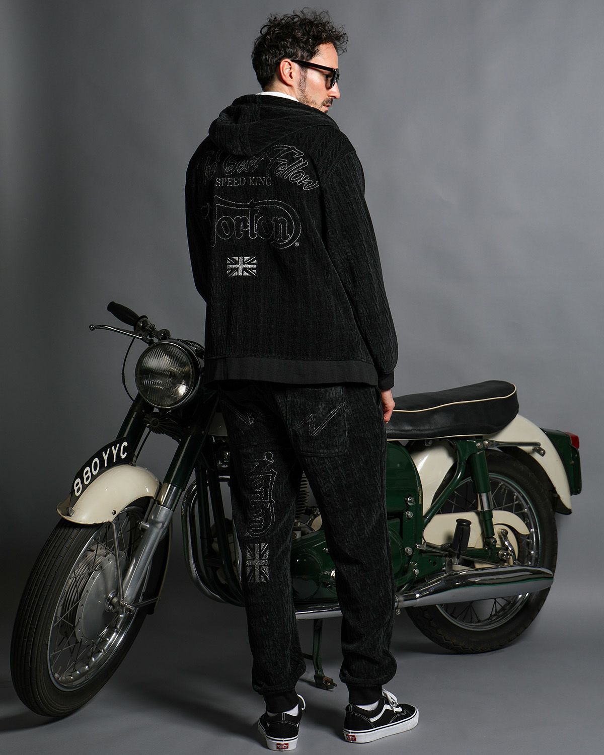 ブラック：186cm(Lサイズ着用)