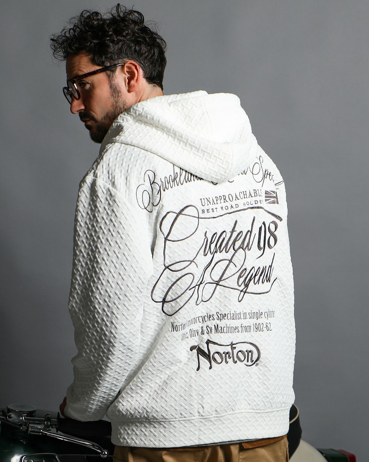 ホワイト：186cm(XLサイズ着用)