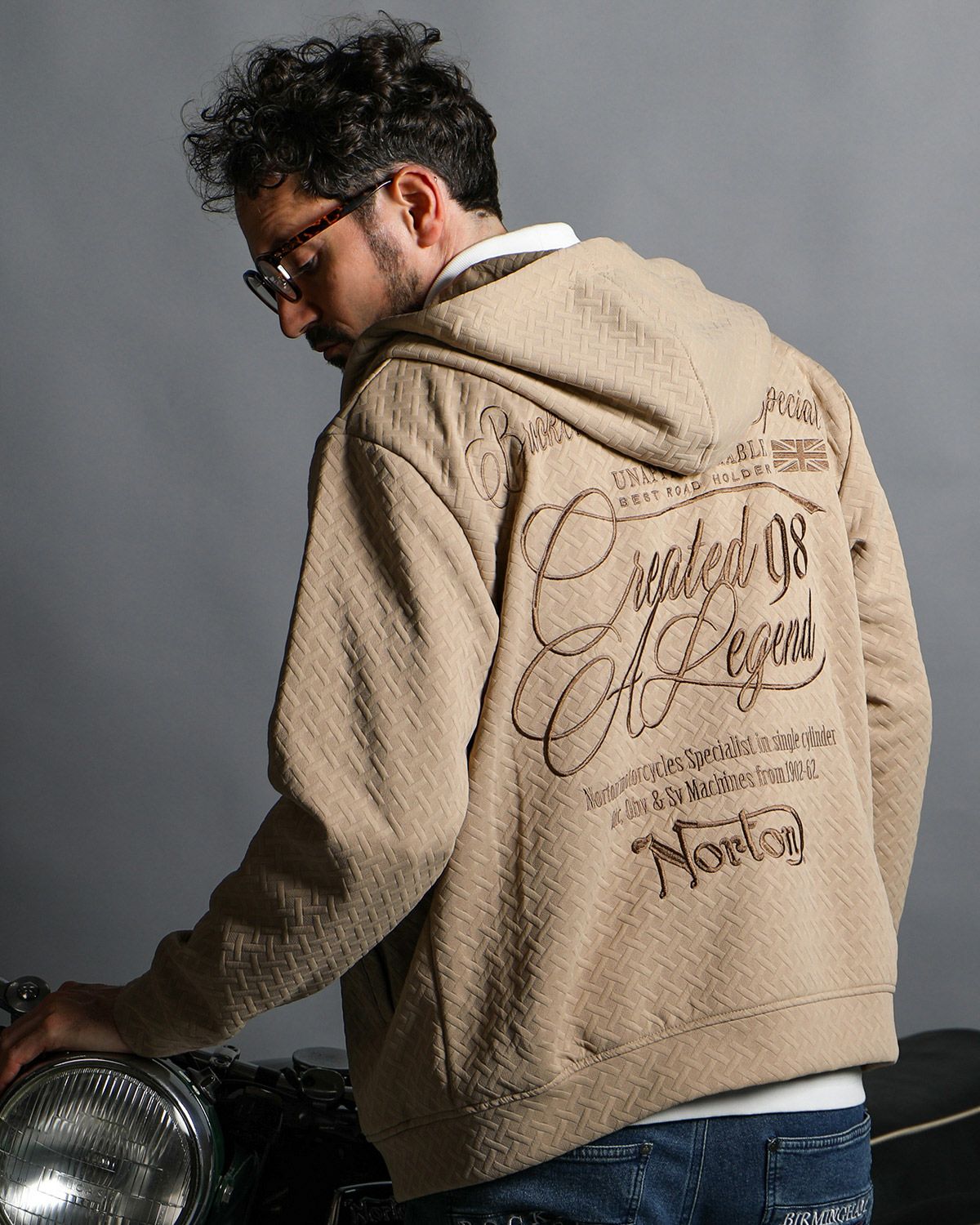 ベージュ：186cm(Lサイズ着用)