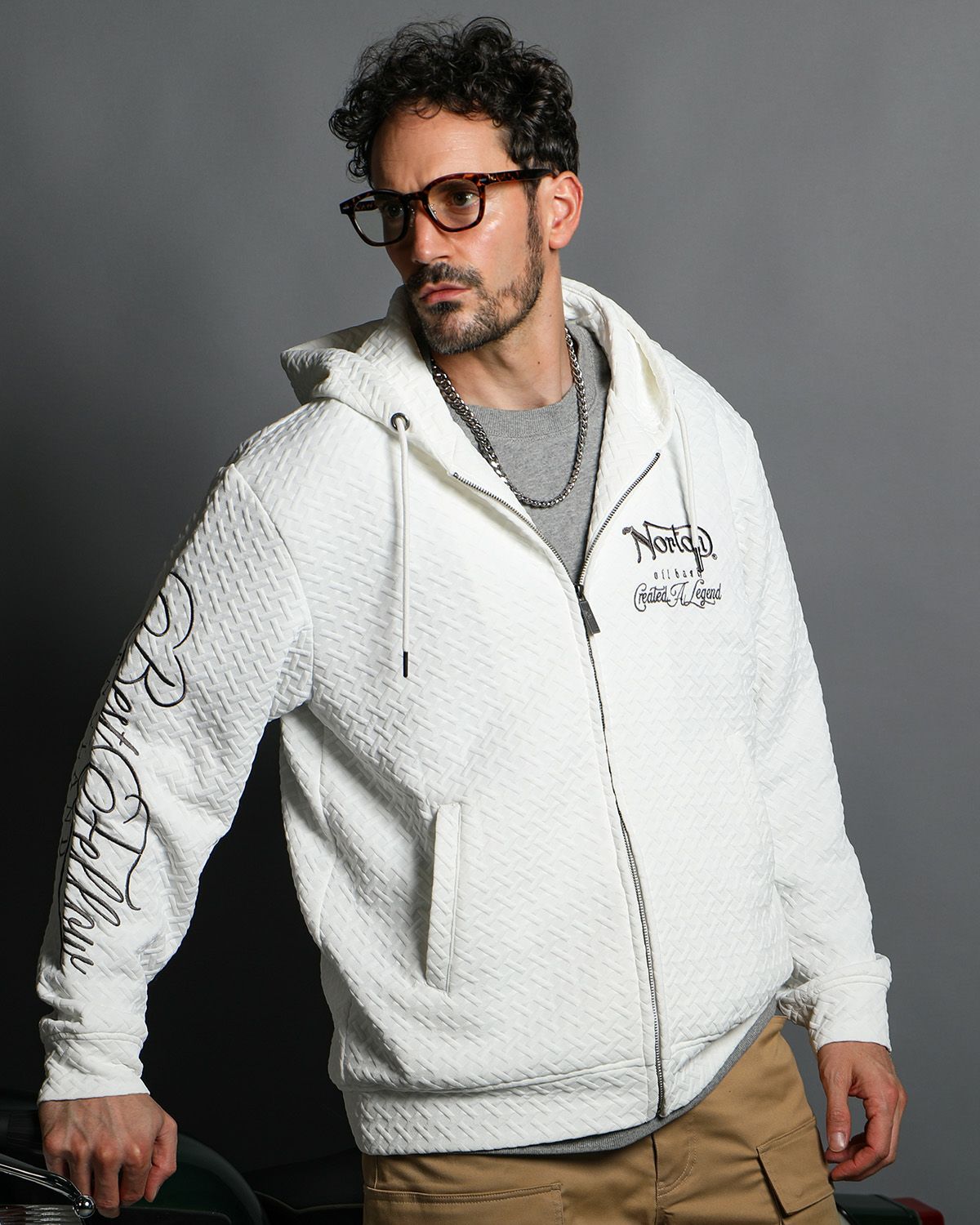 ホワイト：186cm(XLサイズ着用)