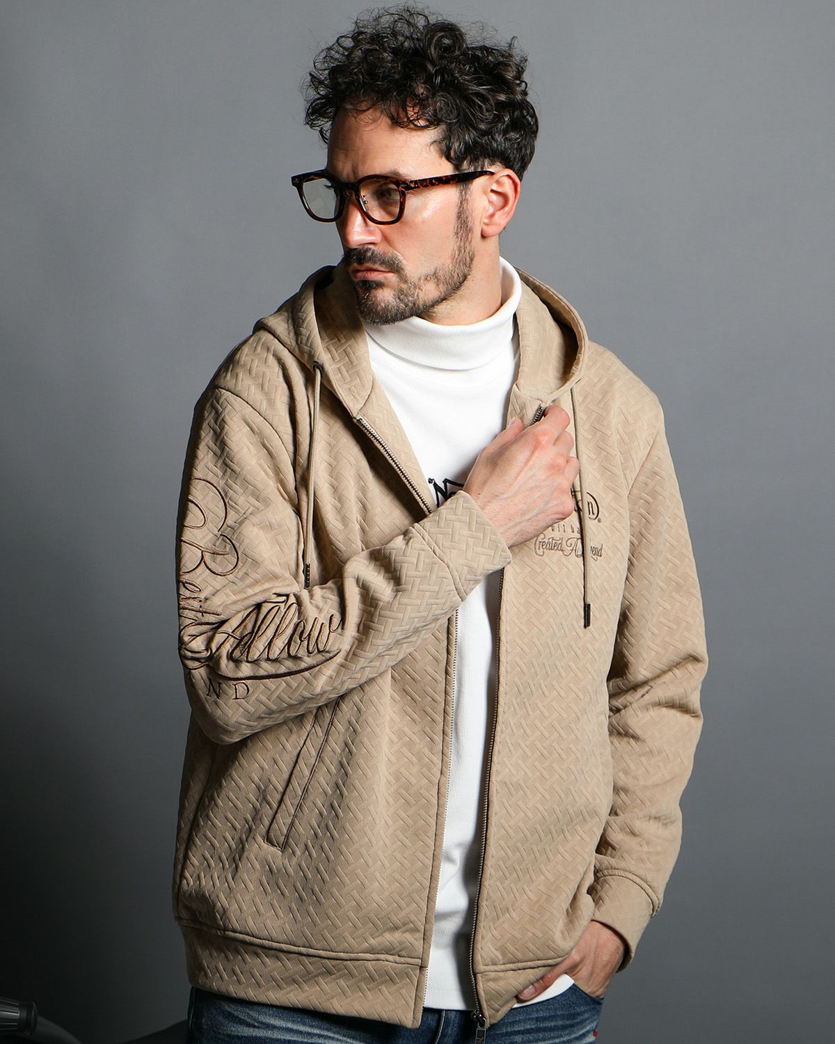 ベージュ：186cm(Lサイズ着用)