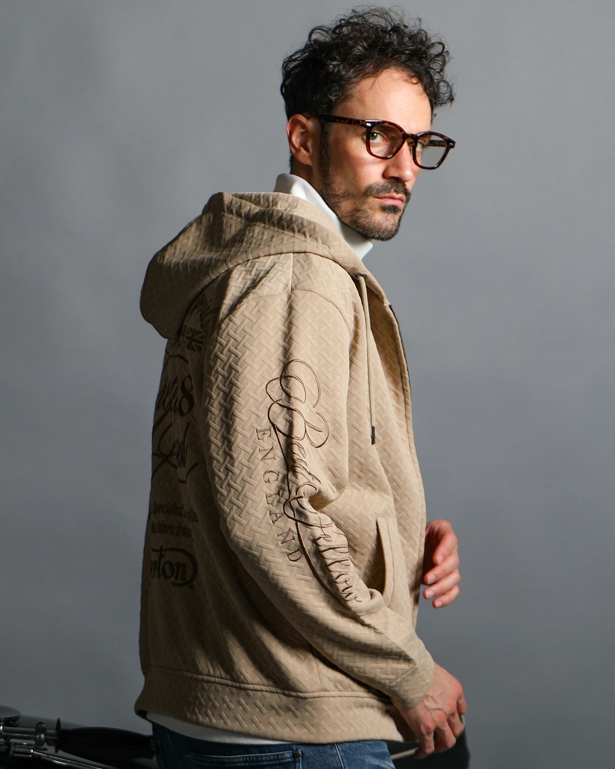 ベージュ：186cm(Lサイズ着用)