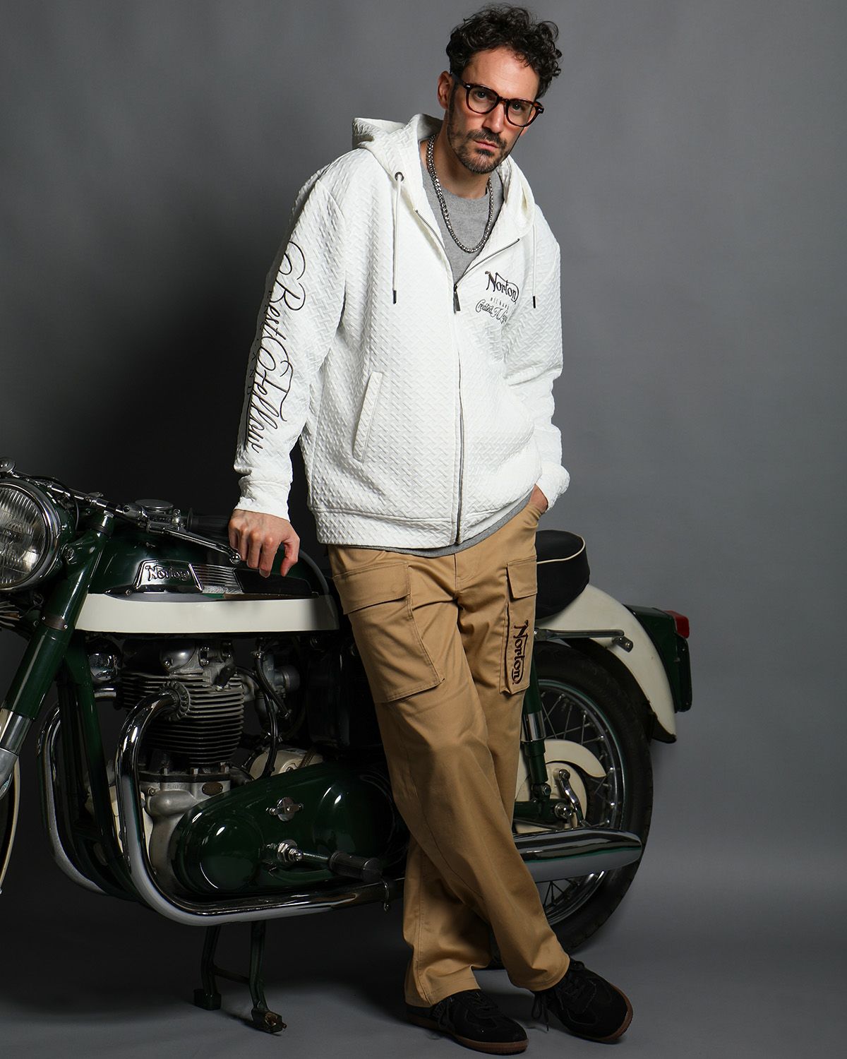 ホワイト：186cm(XLサイズ着用)