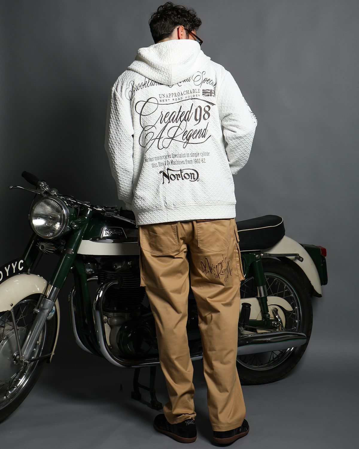 ホワイト：186cm(XLサイズ着用)