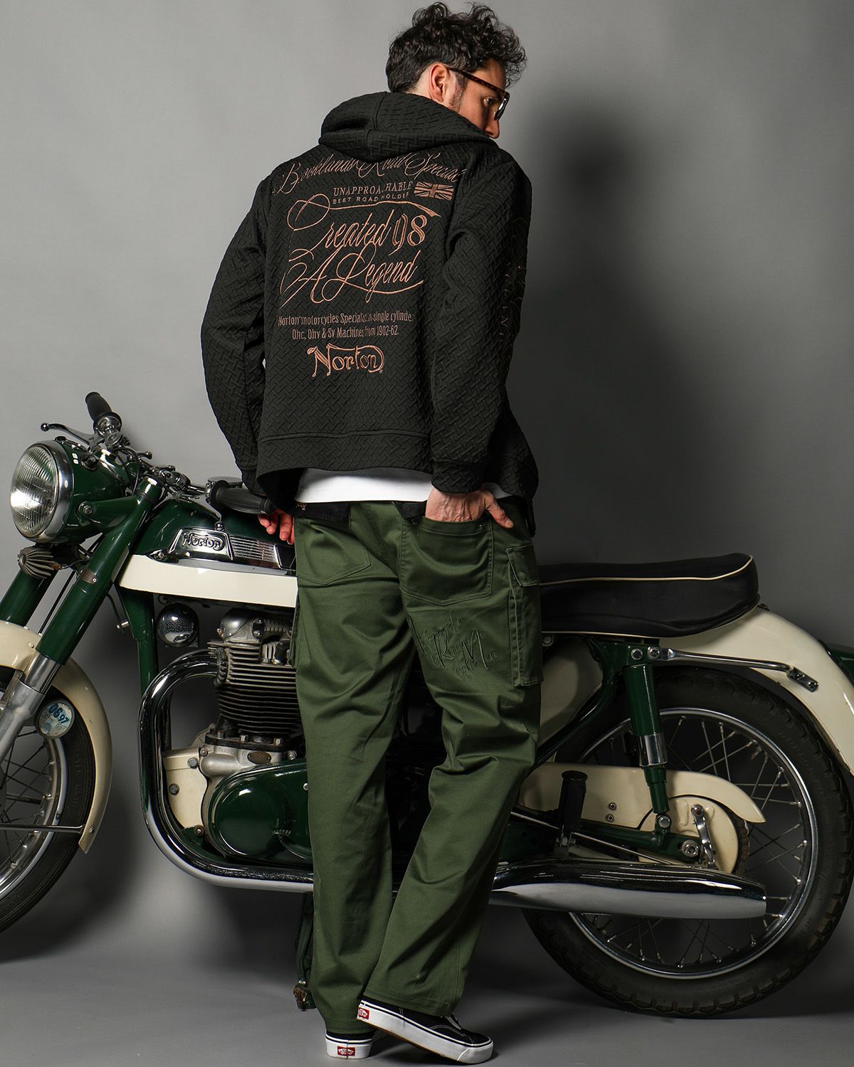 ブラック：186cm(Lサイズ着用)