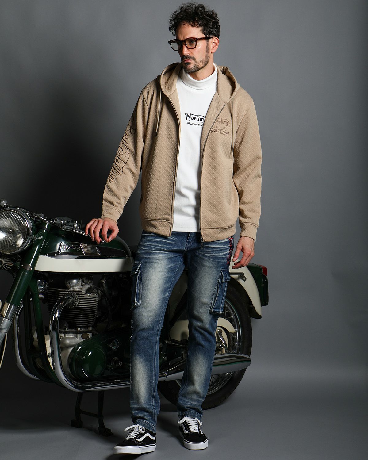 ベージュ：186cm(Lサイズ着用)