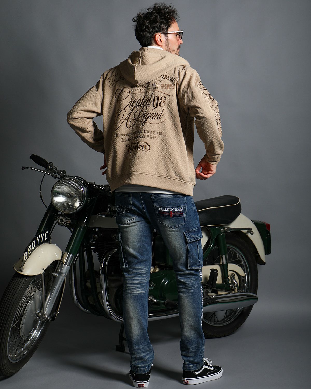 ベージュ：186cm(Lサイズ着用)