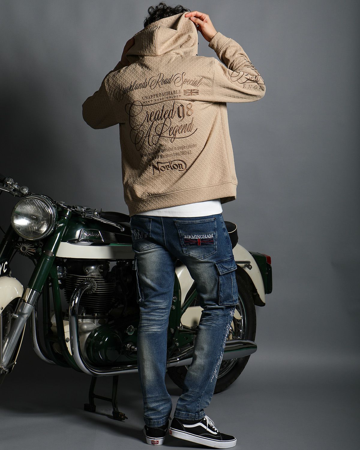 ベージュ：186cm(Lサイズ着用)