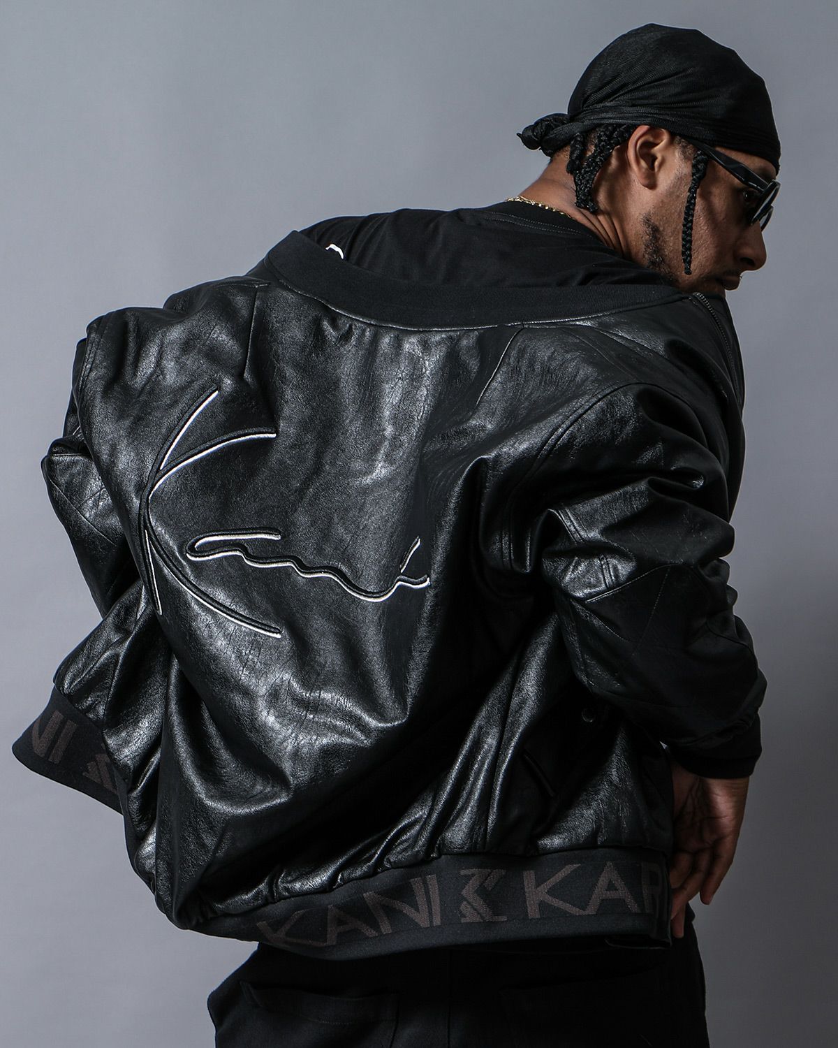 ブラック：180ｃｍ（ＸＬサイズ着用）