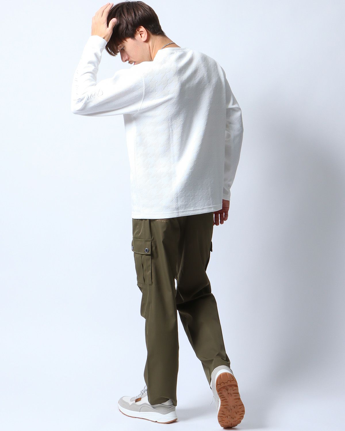 ホワイト：180cm/70kg(Lサイズ着用)