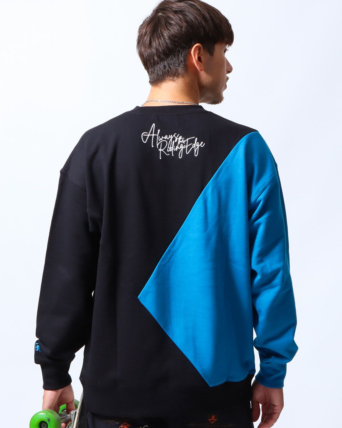 ブラック:180cm/70kg(Lサイズ着用)