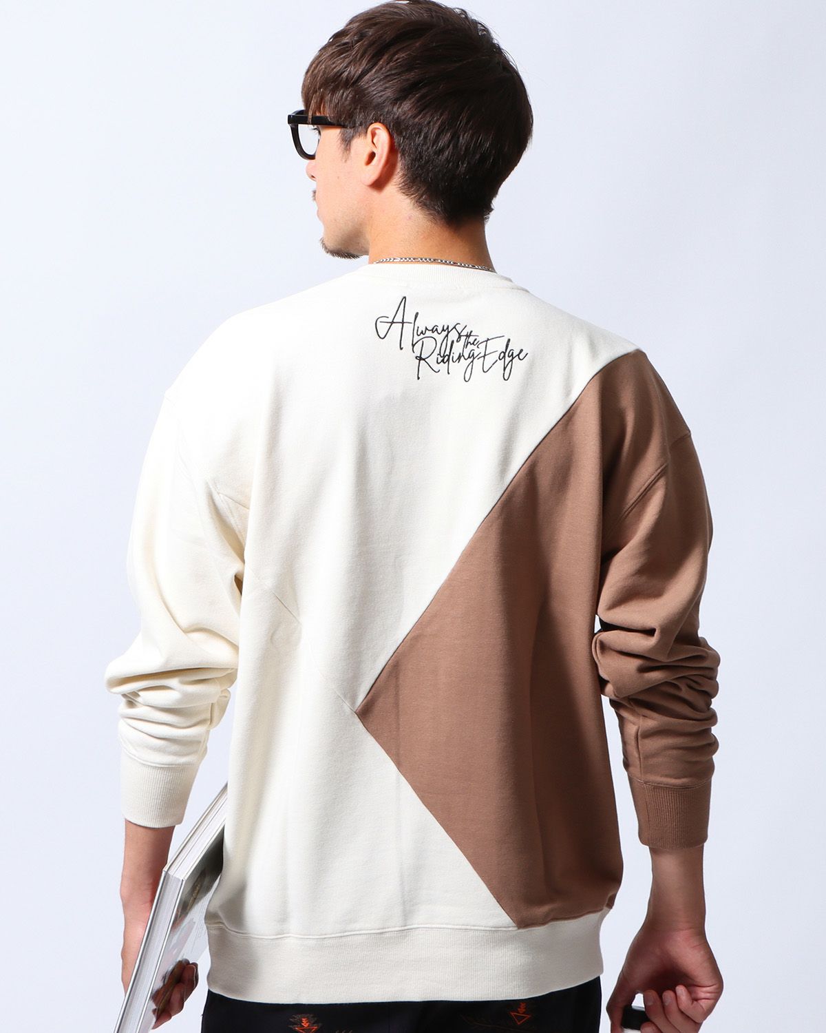 オフホワイト:180cm/70kg(Lサイズ着用)