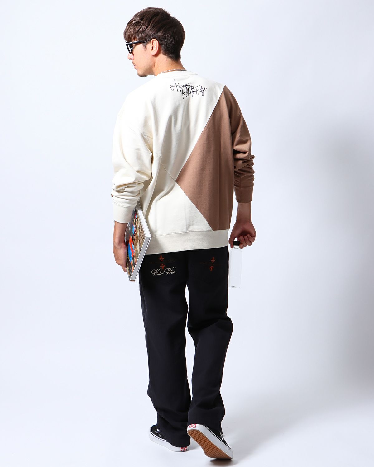 オフホワイト:180cm/70kg(Lサイズ着用)