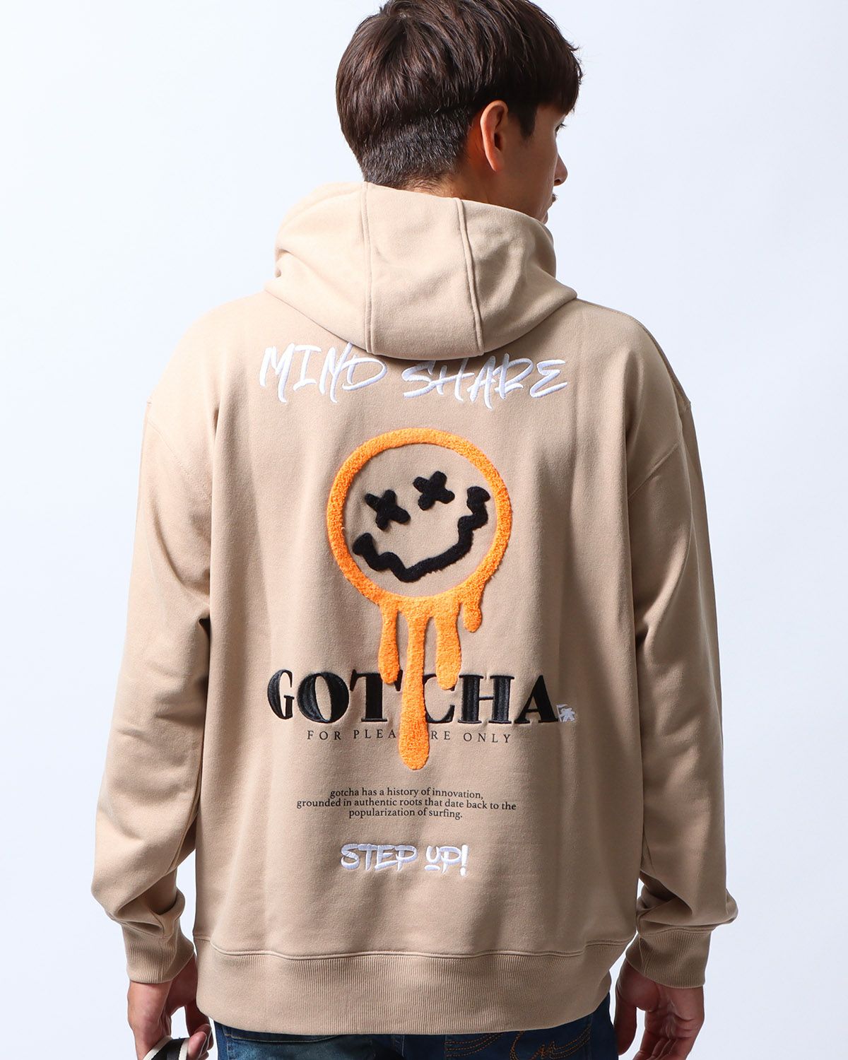 ベージュ:180cm/70kg(Lサイズ着用)