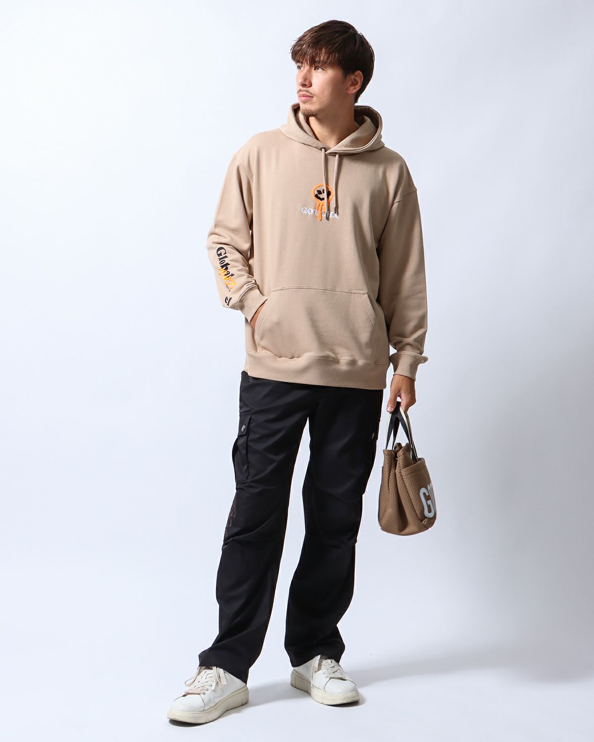 ベージュ:180cm/70kg(Lサイズ着用)