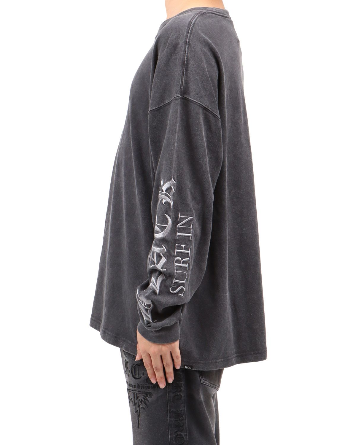 チャコール：173cm63kg(Lサイズ着用)