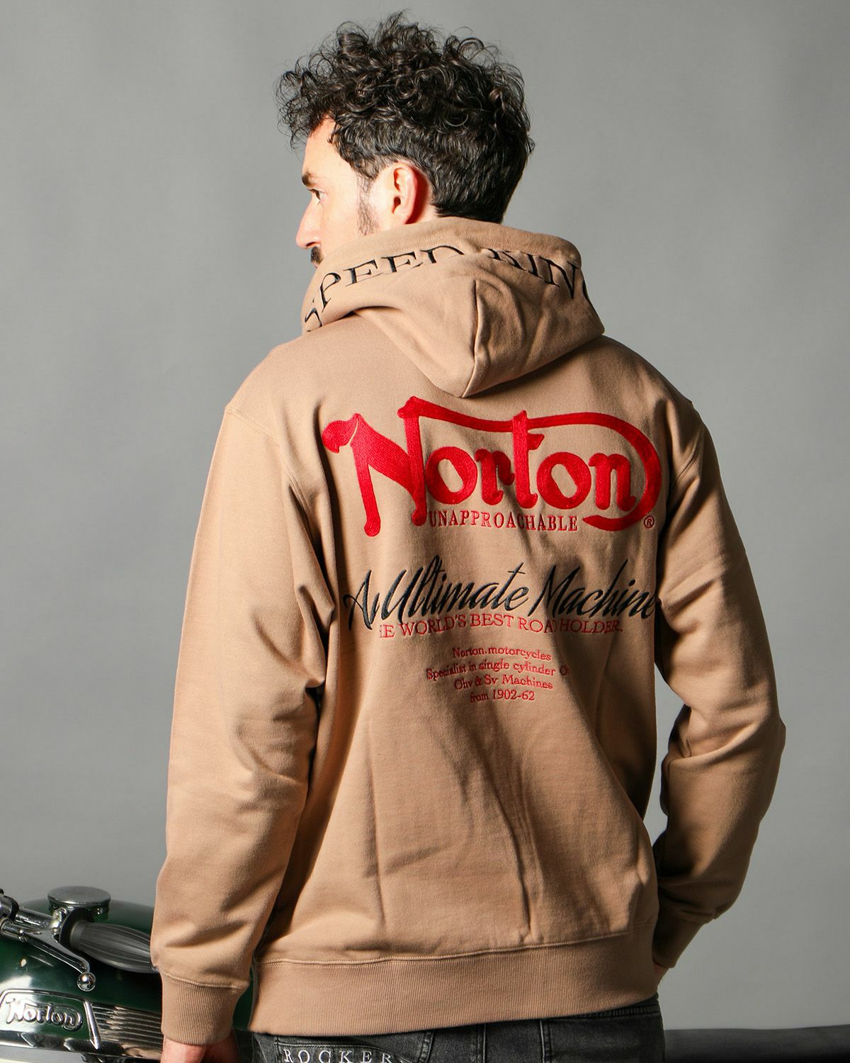 ベージュ:186cm(XLサイズ着用)