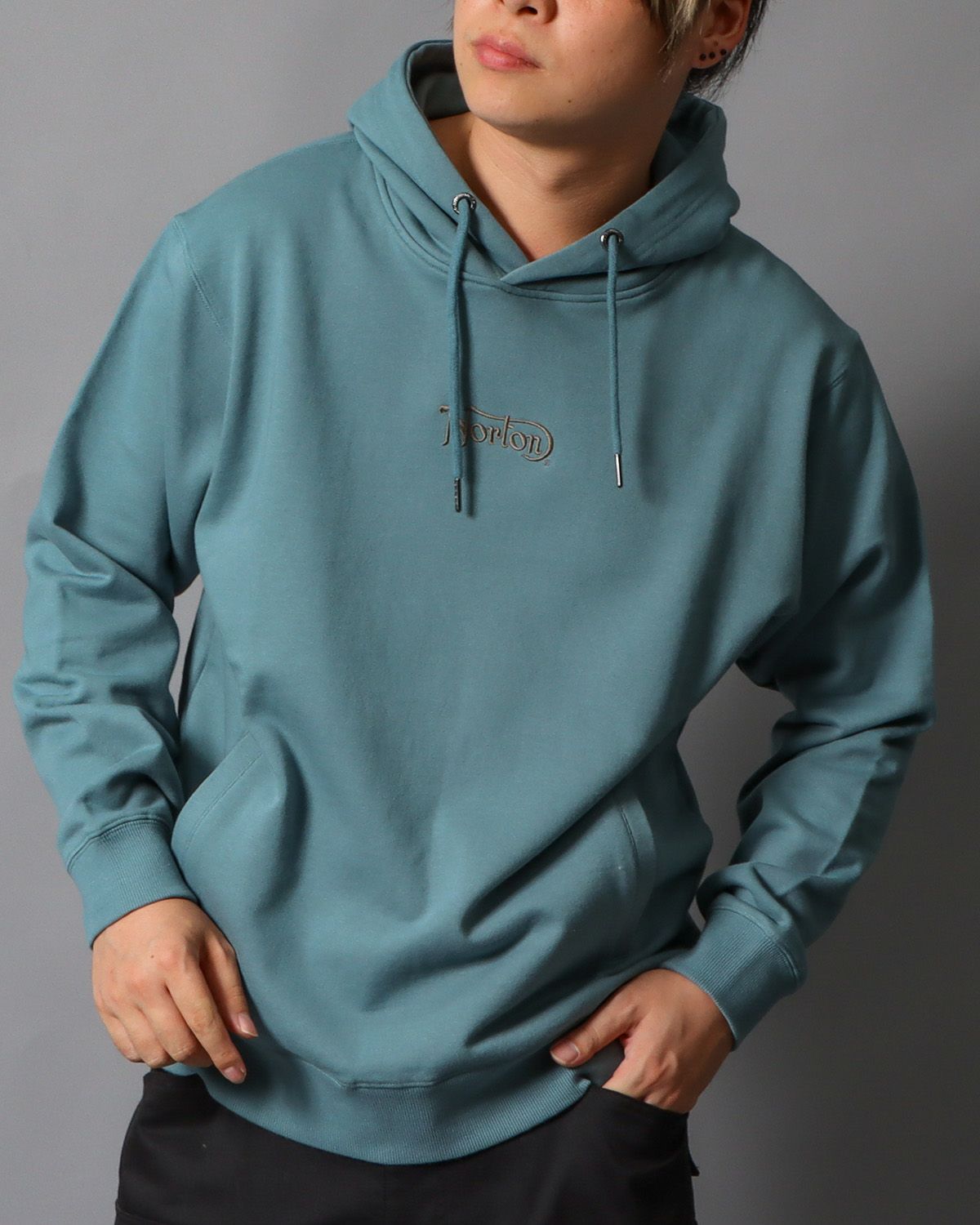 ブルーグレー：178cm/75kg(Lサイズ着用)