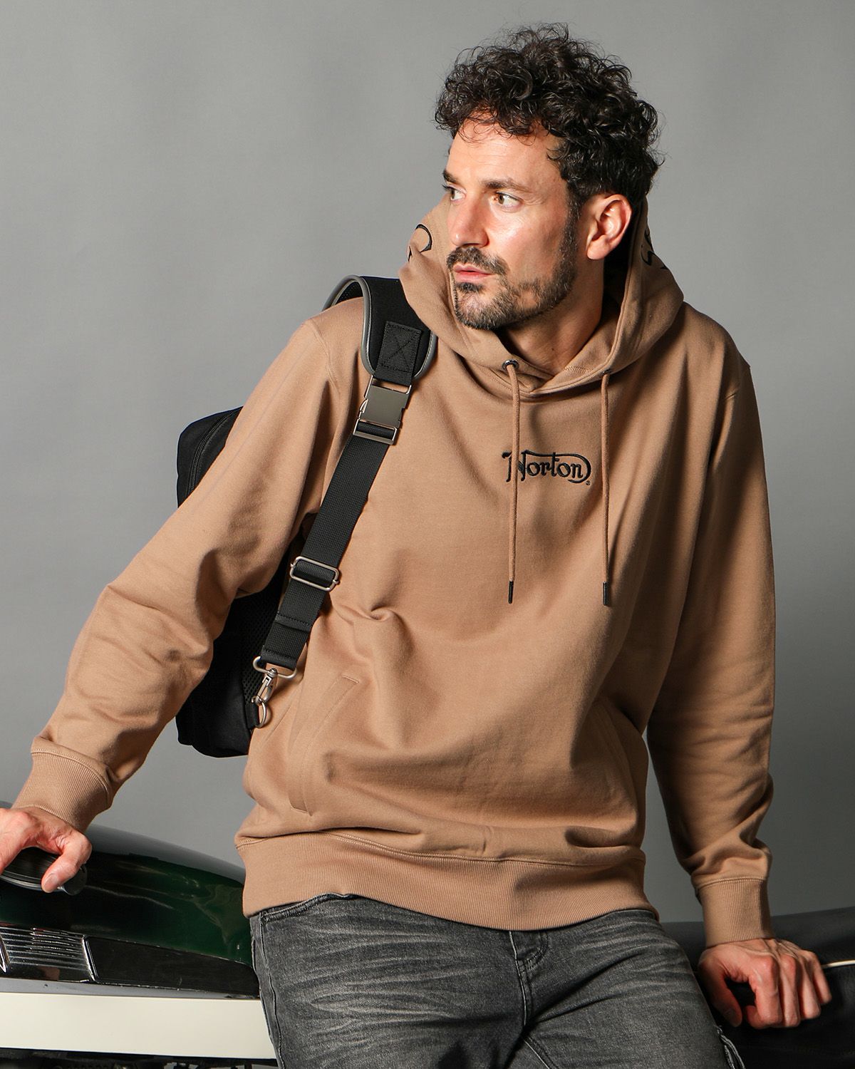 ベージュ:186cm(XLサイズ着用)