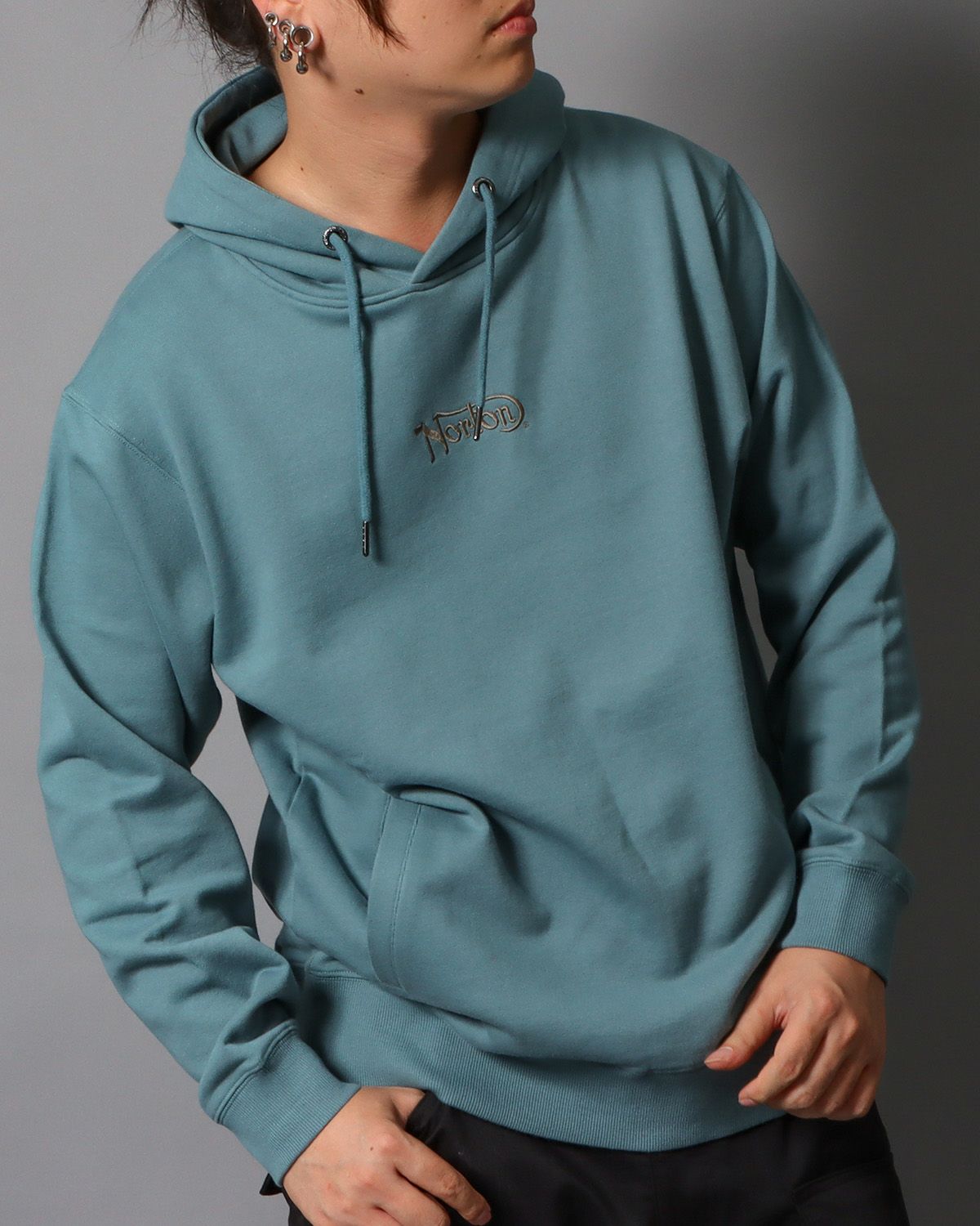 ブルーグレー：178cm/75kg(Lサイズ着用)