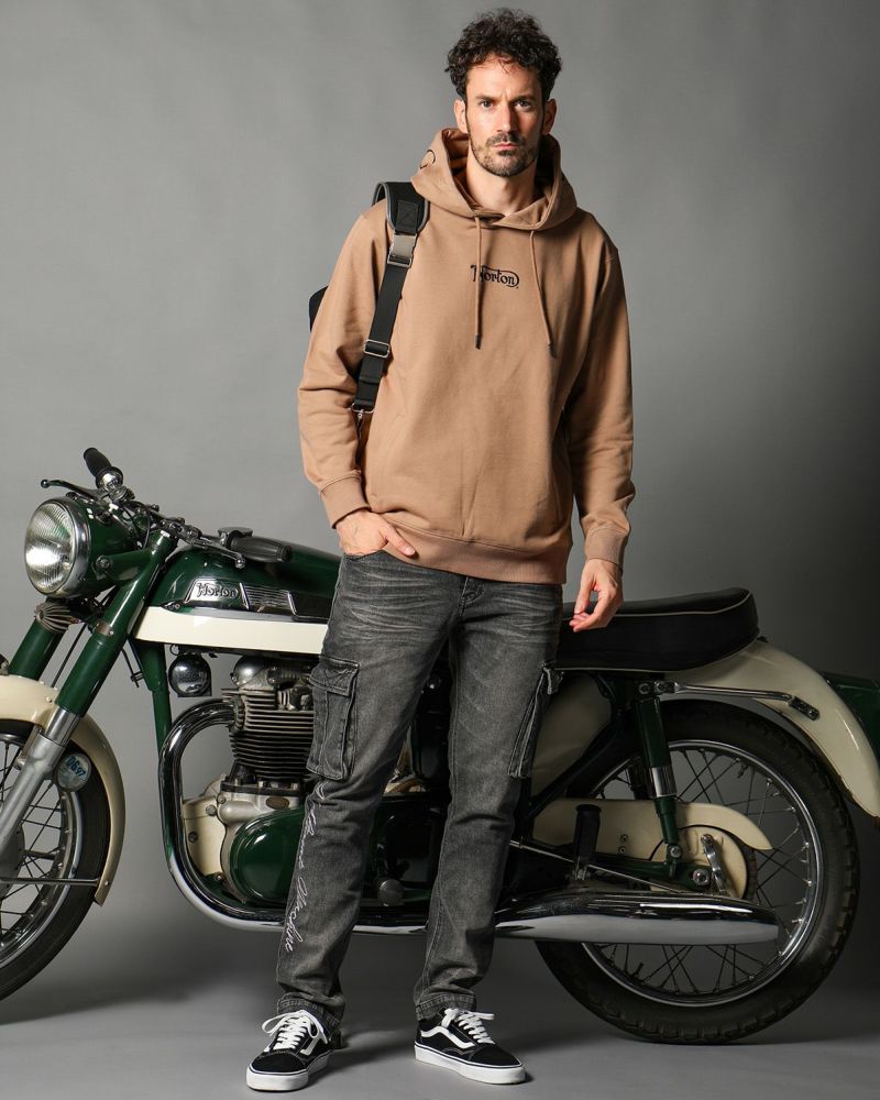 ベージュ:186cm(XLサイズ着用)