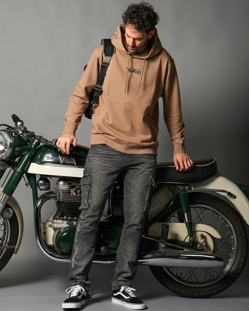 ベージュ:186cm(XLサイズ着用)